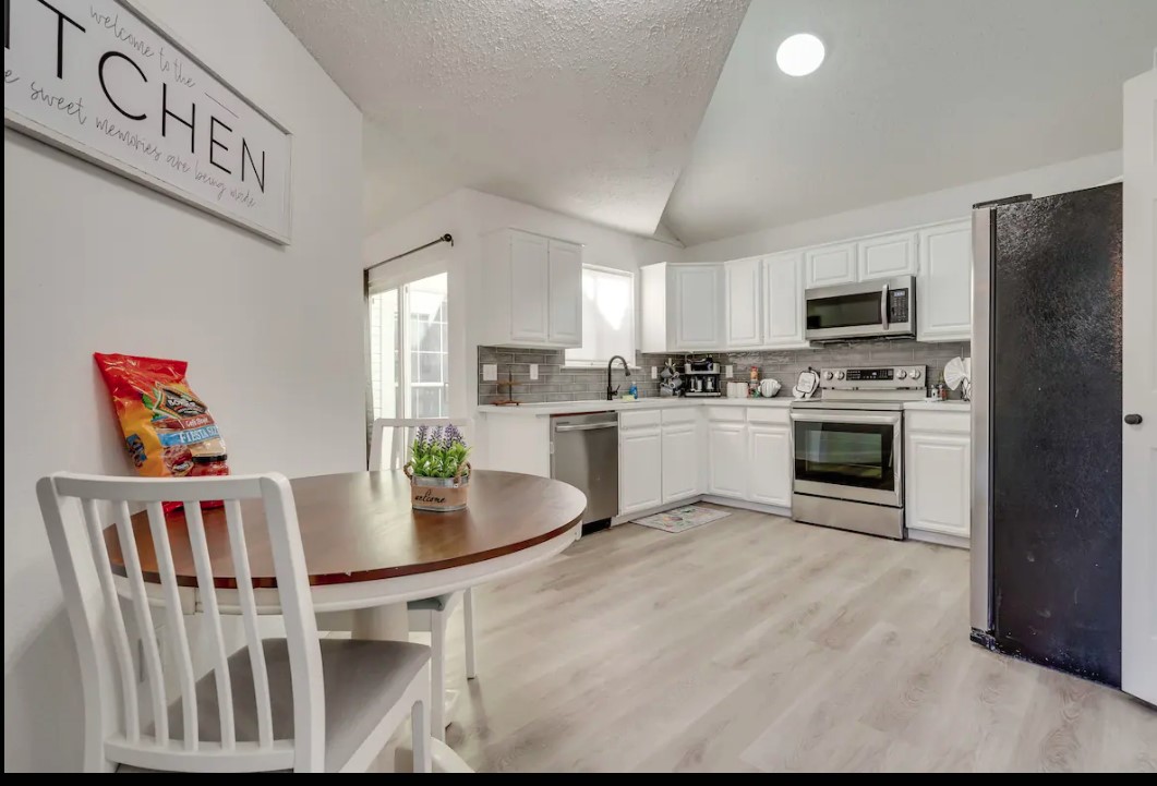 2943 S Bend Drive Dallas TX 75229