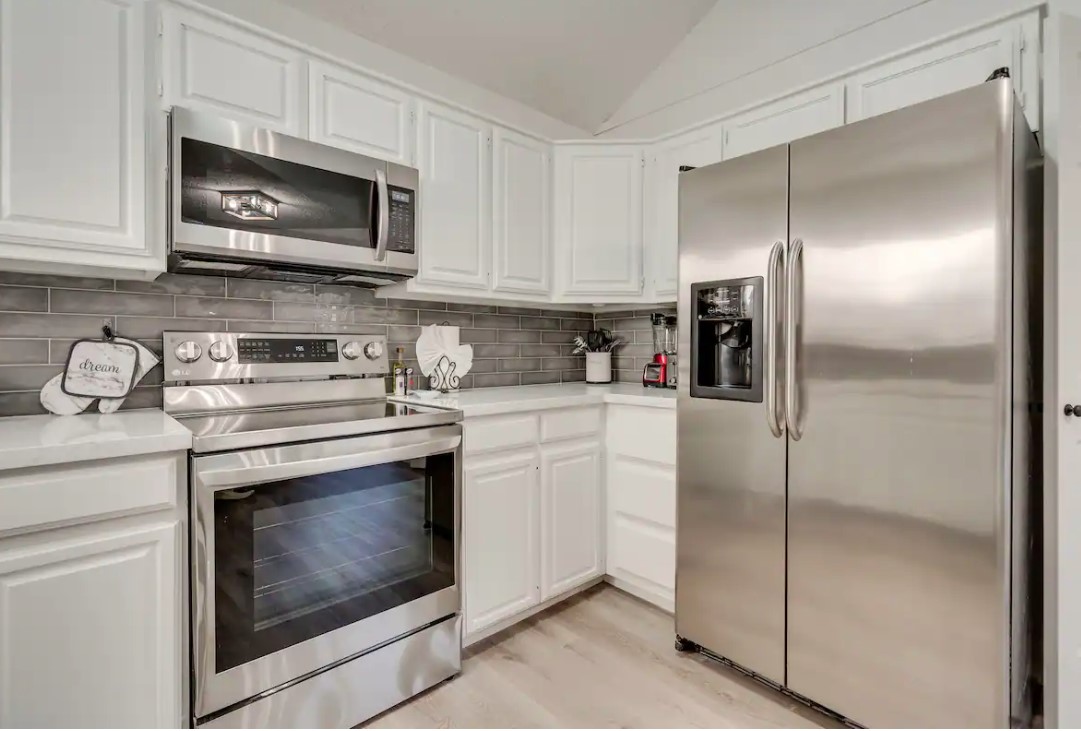 2943 S Bend Drive Dallas TX 75229