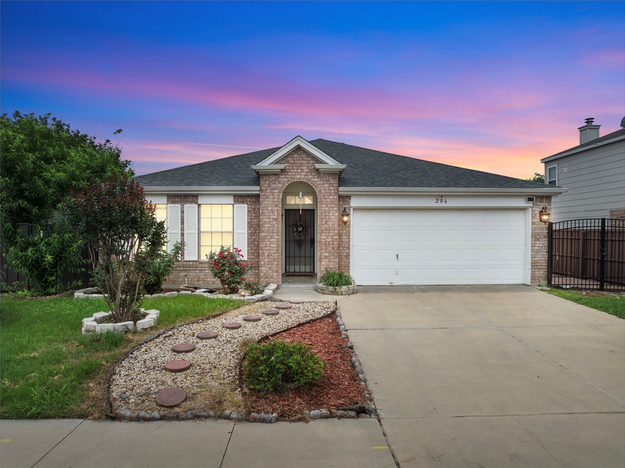 206 Shady Brook Drive Arlington TX 76002