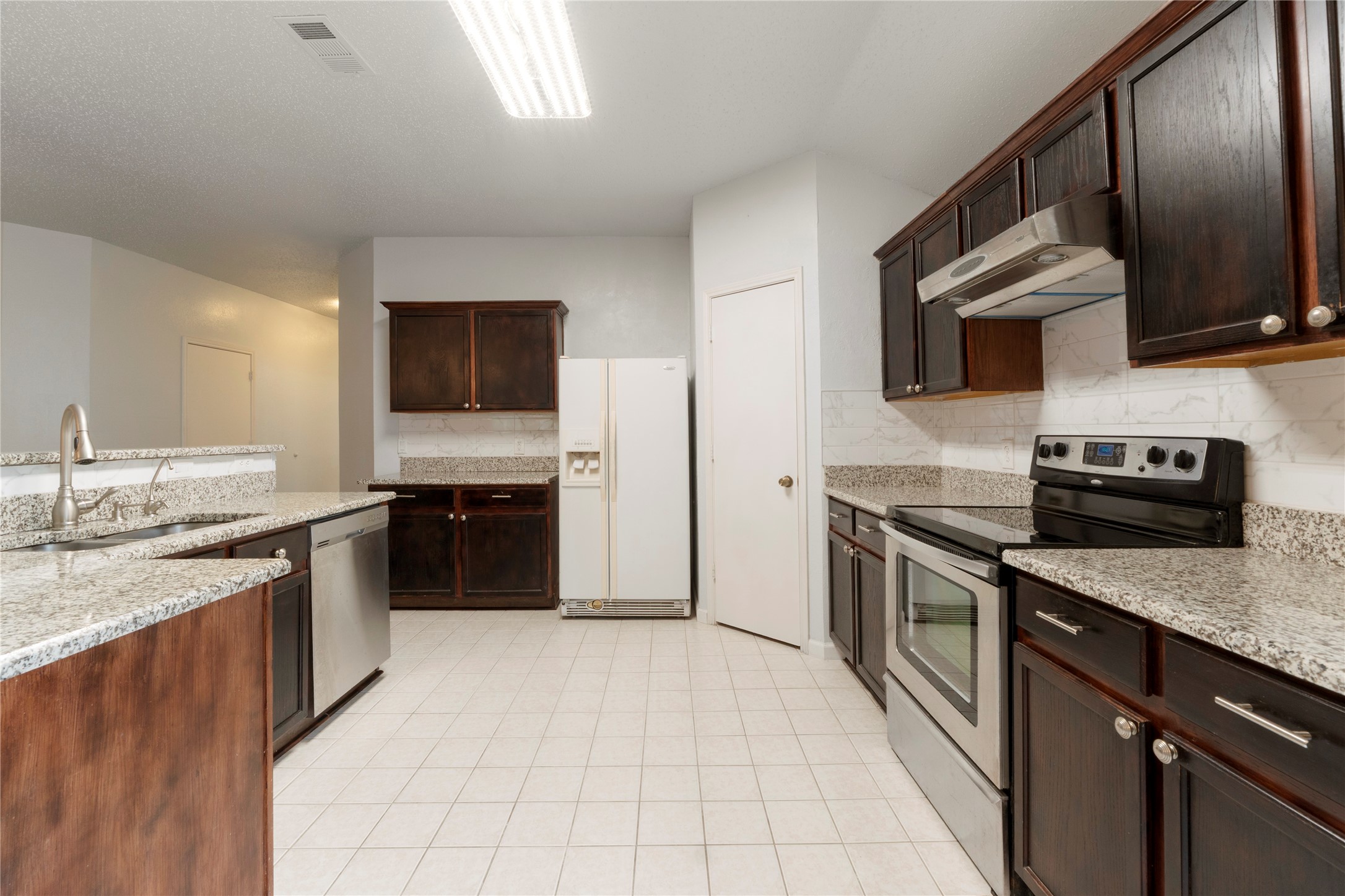 206 Shady Brook Drive Arlington TX 76002