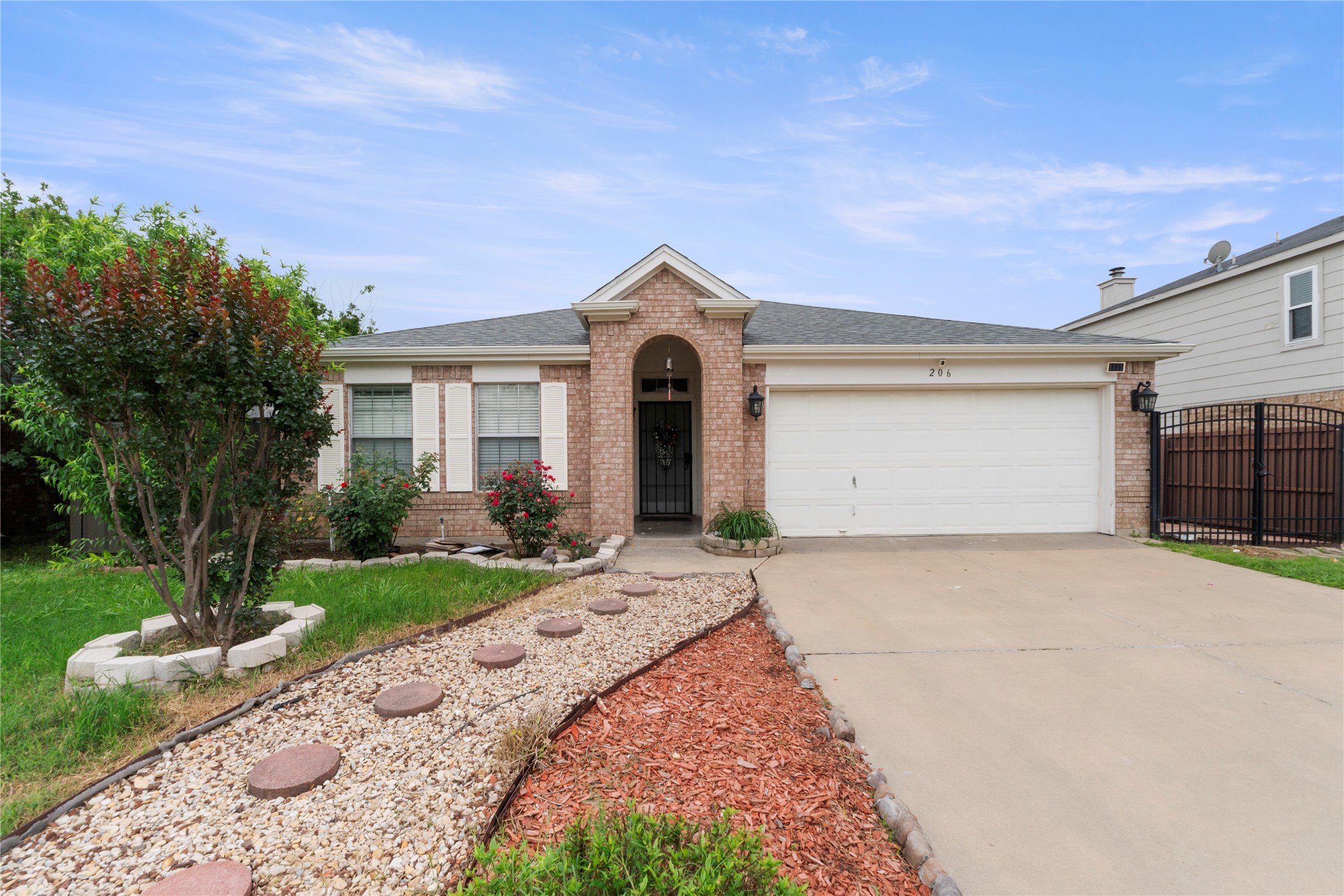 206 Shady Brook Drive Arlington TX 76002