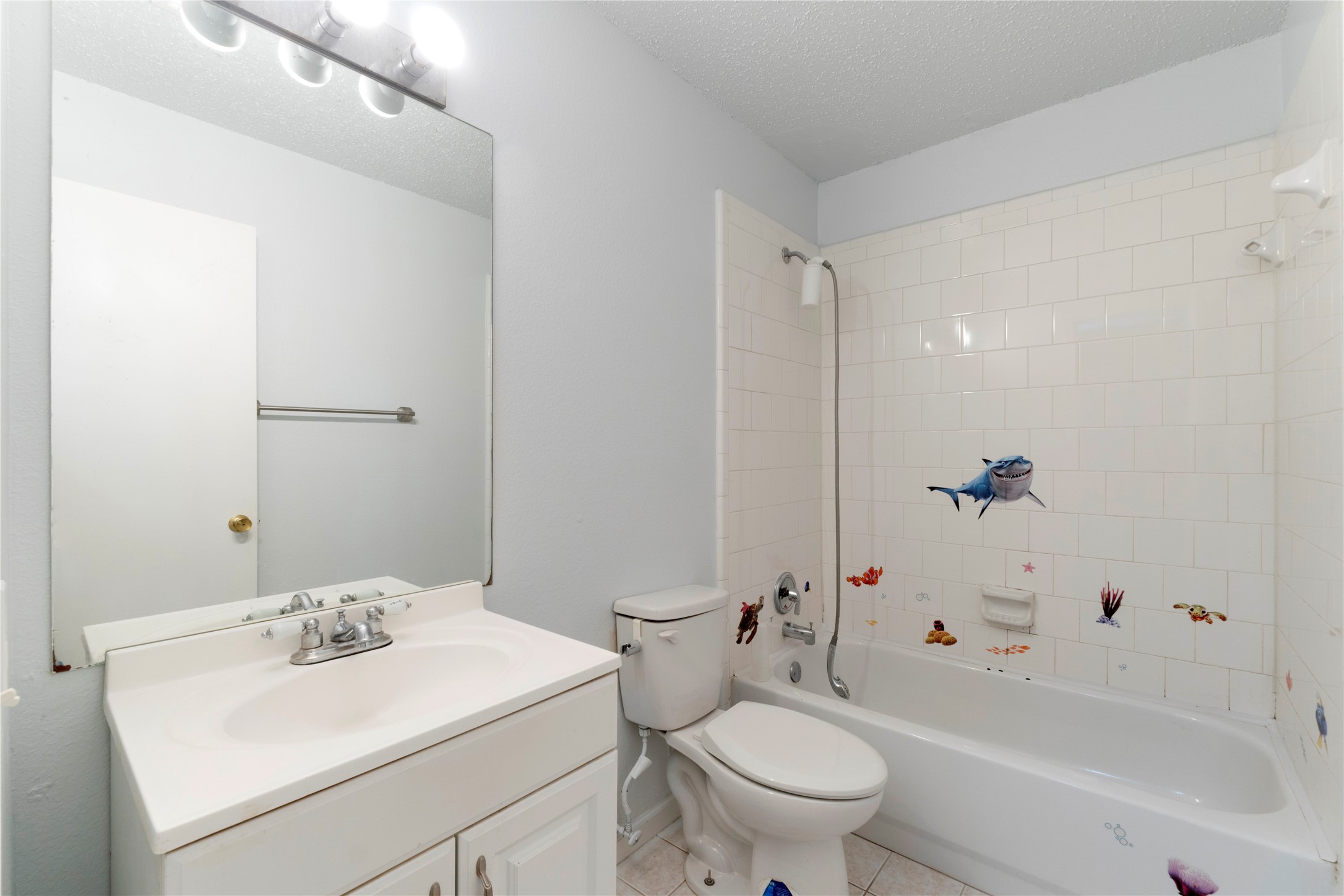 206 Shady Brook Drive Arlington TX 76002