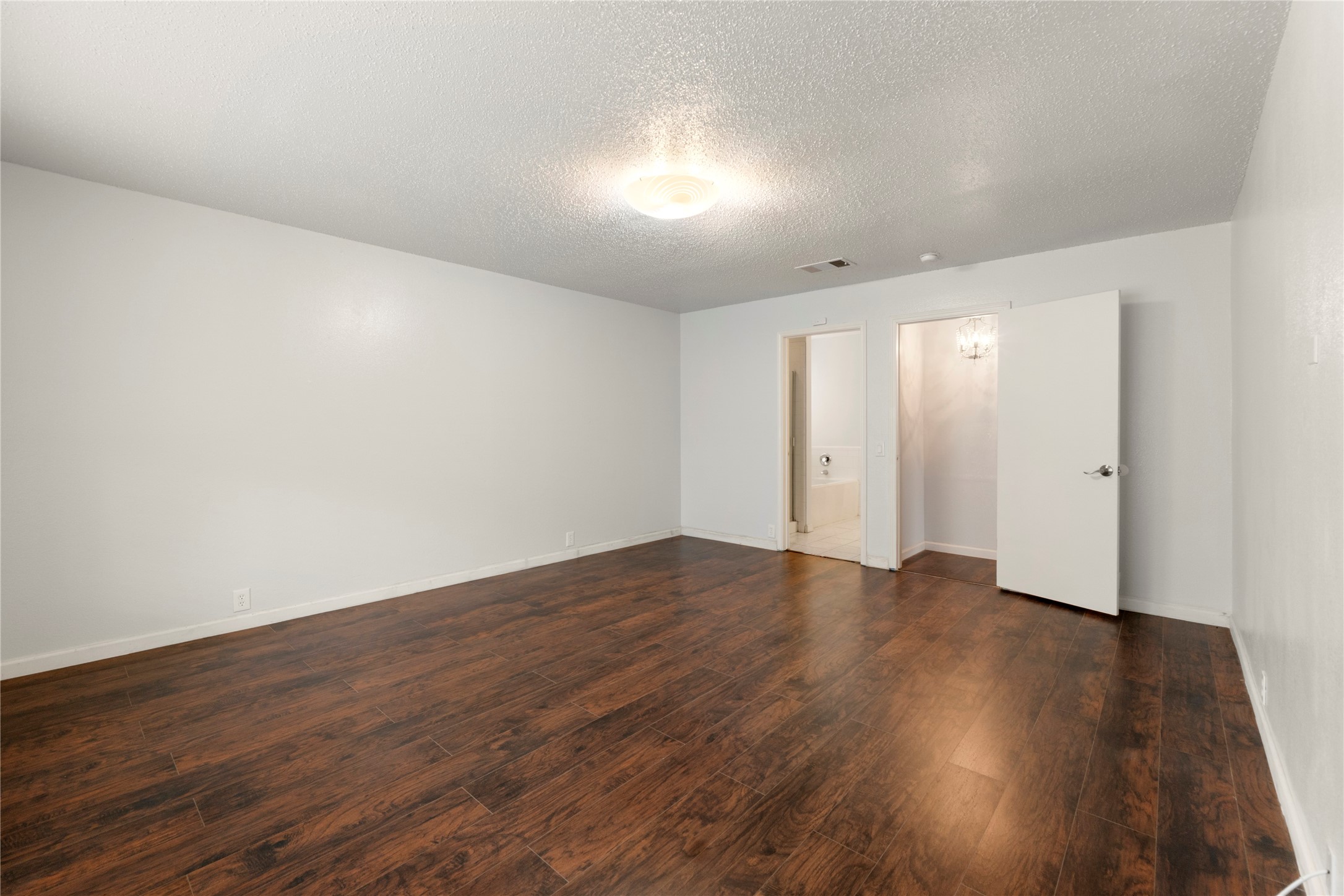 206 Shady Brook Drive Arlington TX 76002
