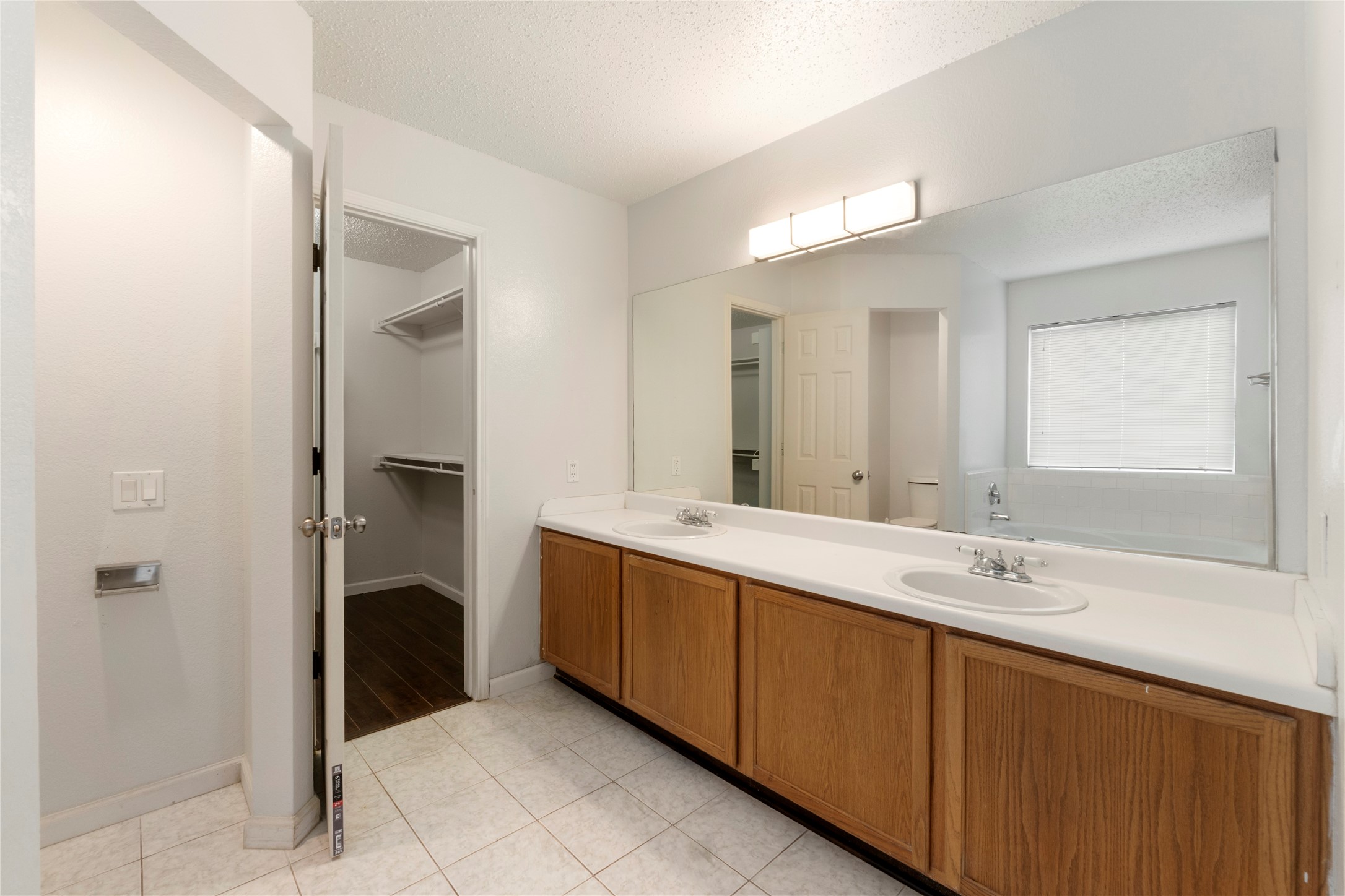 206 Shady Brook Drive Arlington TX 76002