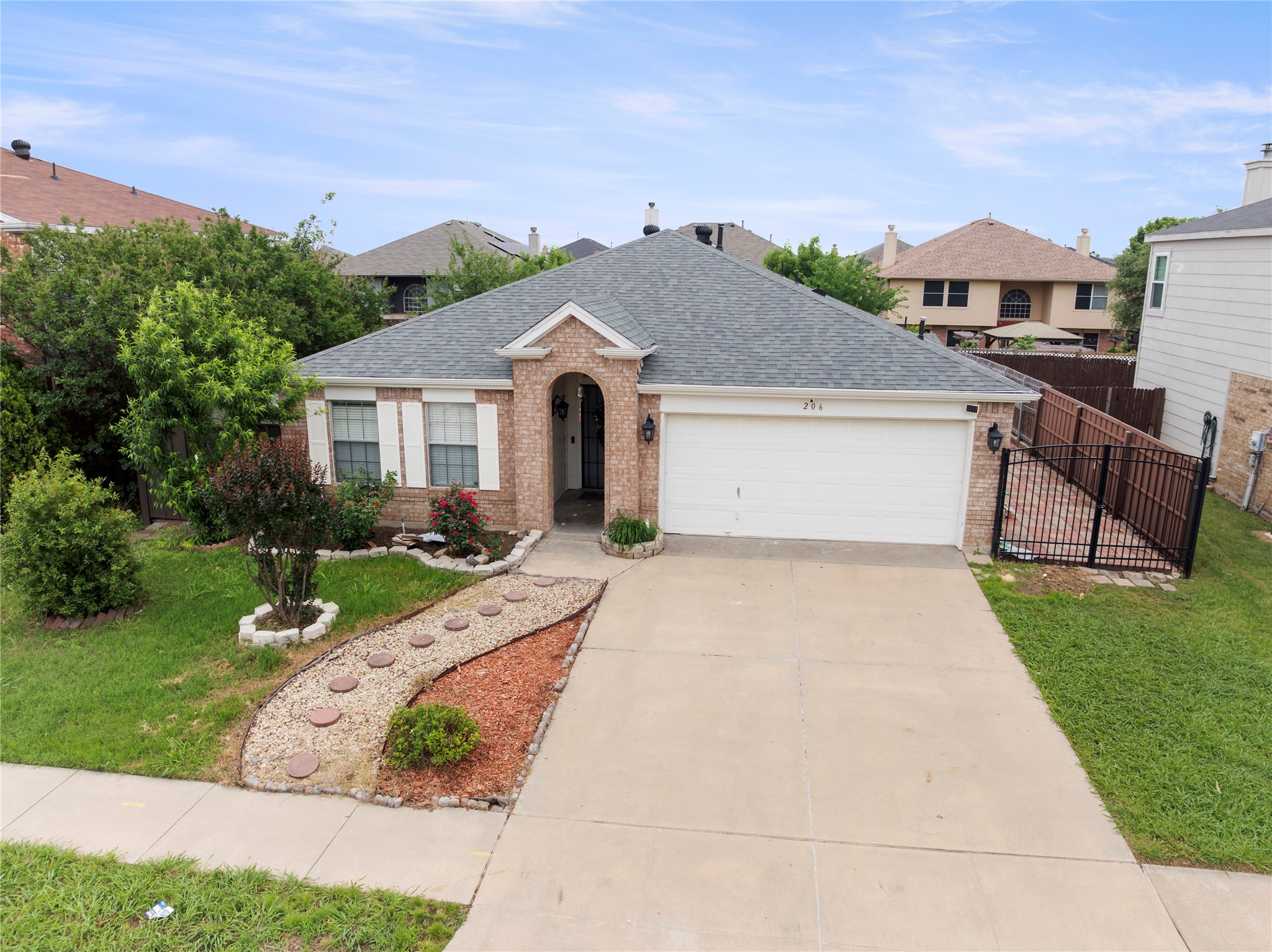 206 Shady Brook Drive Arlington TX 76002