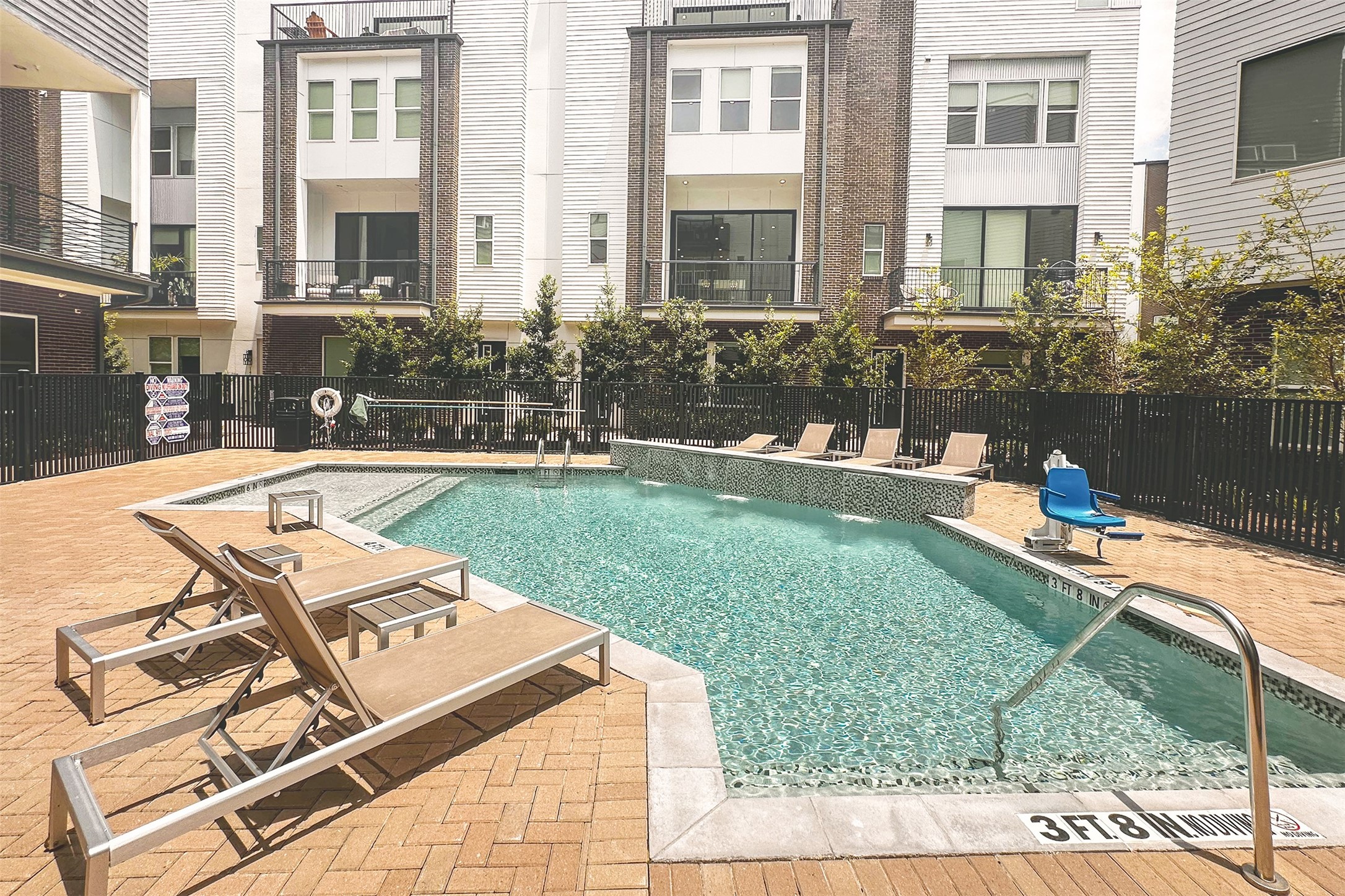 381 E Greenbriar Lane Dallas TX 75203