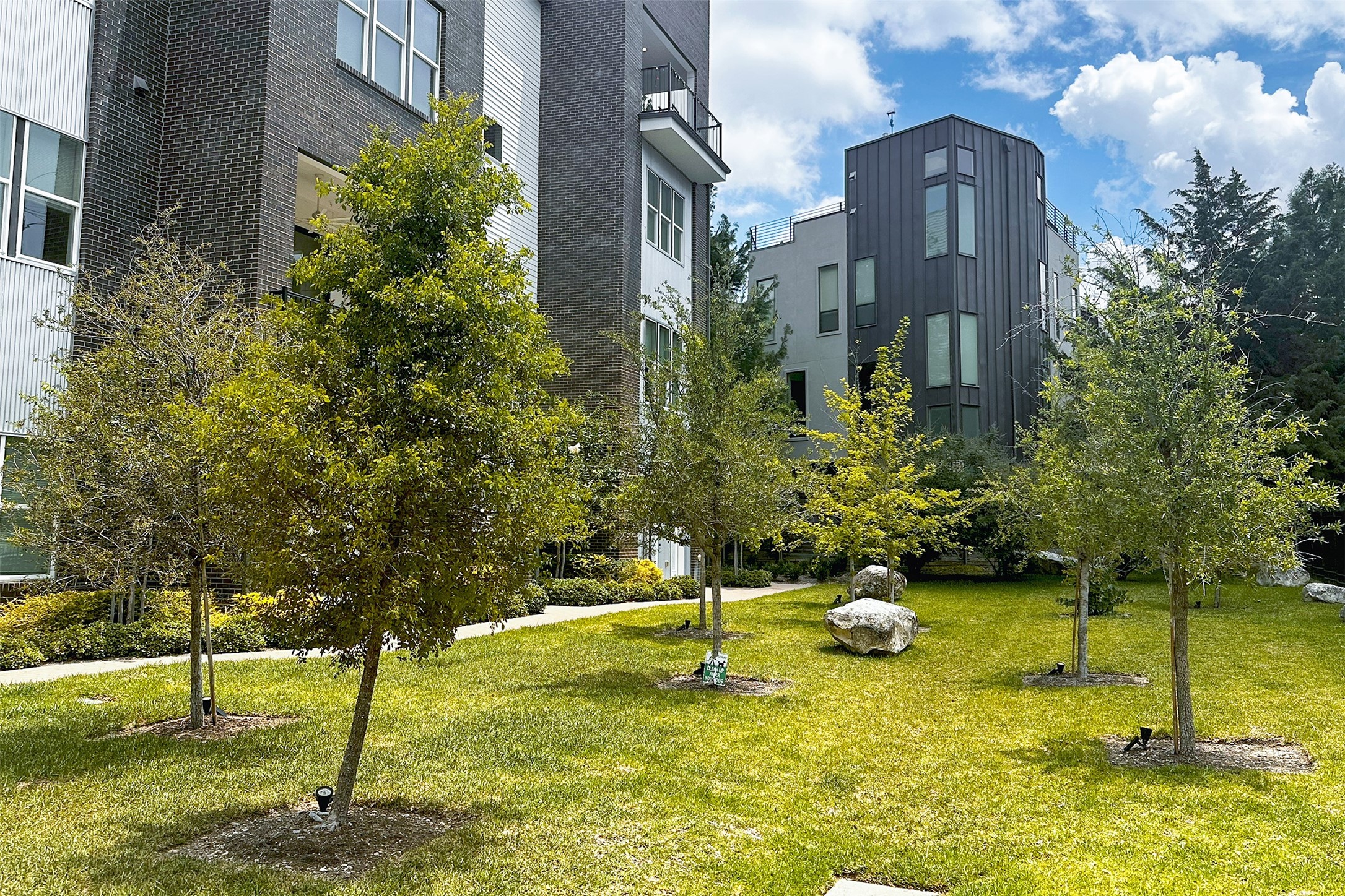 381 E Greenbriar Lane Dallas TX 75203