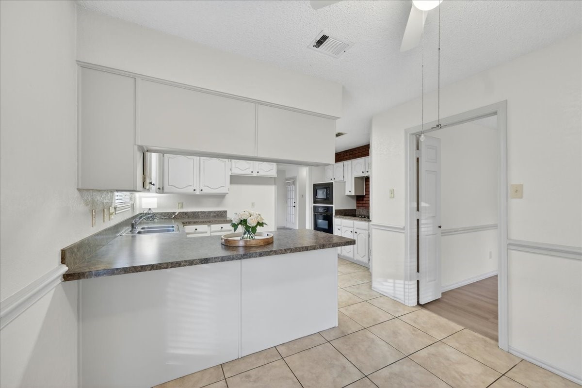 3509 Edgehill Street Grapevine TX 76051