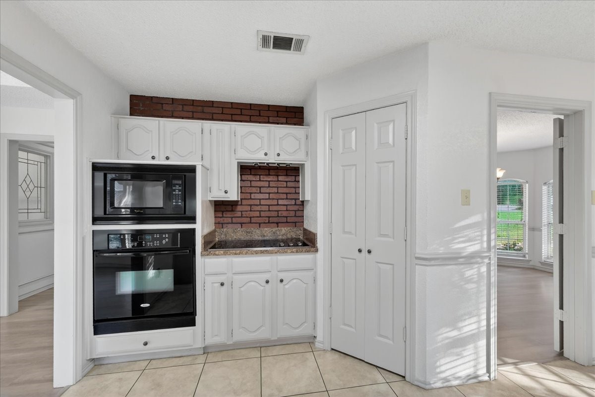 3509 Edgehill Street Grapevine TX 76051