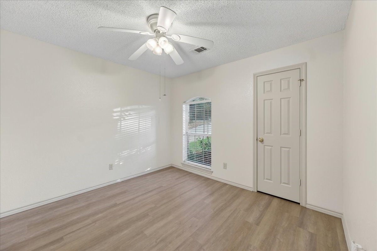3509 Edgehill Street Grapevine TX 76051