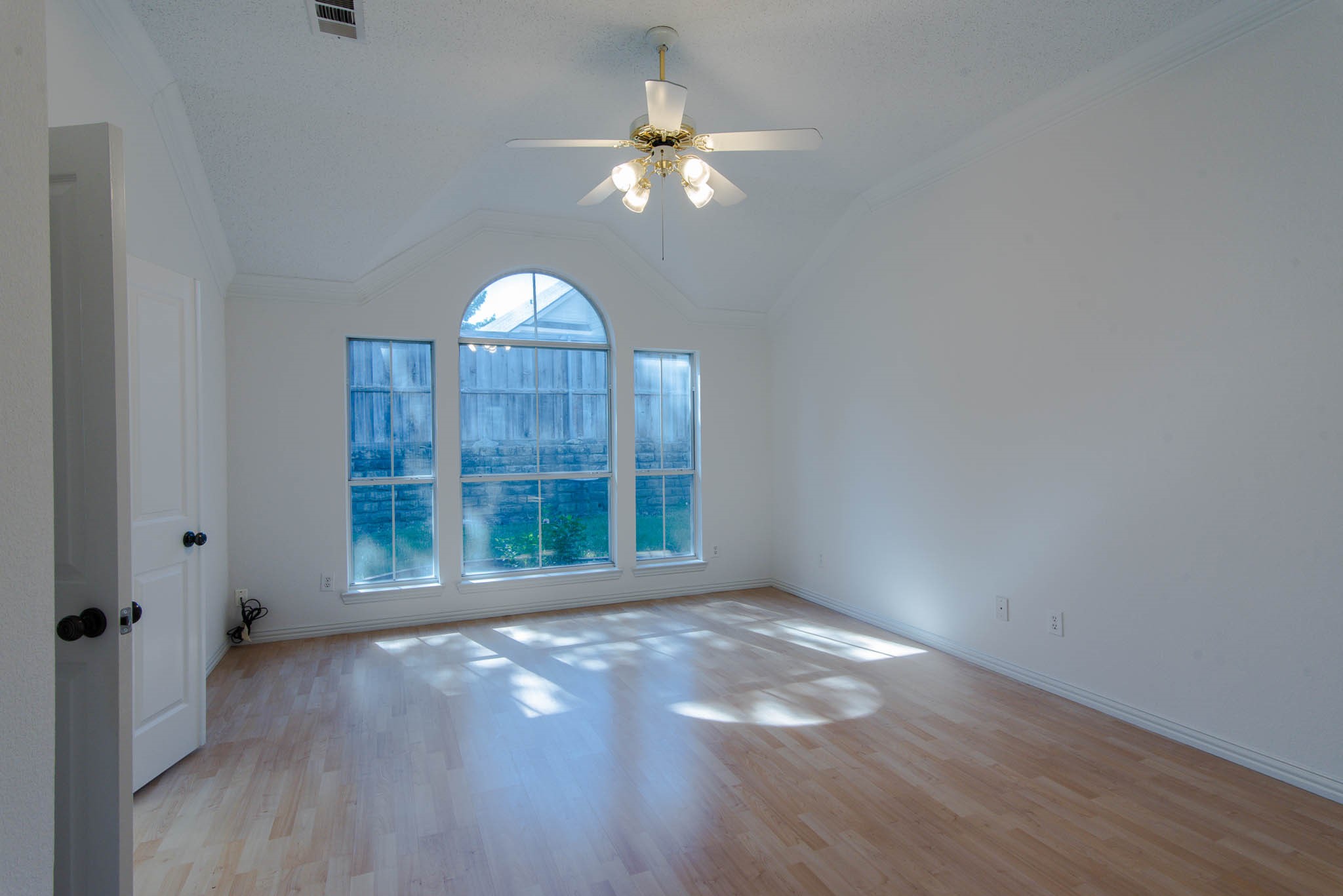 9321 Western Trail Irving TX 75063