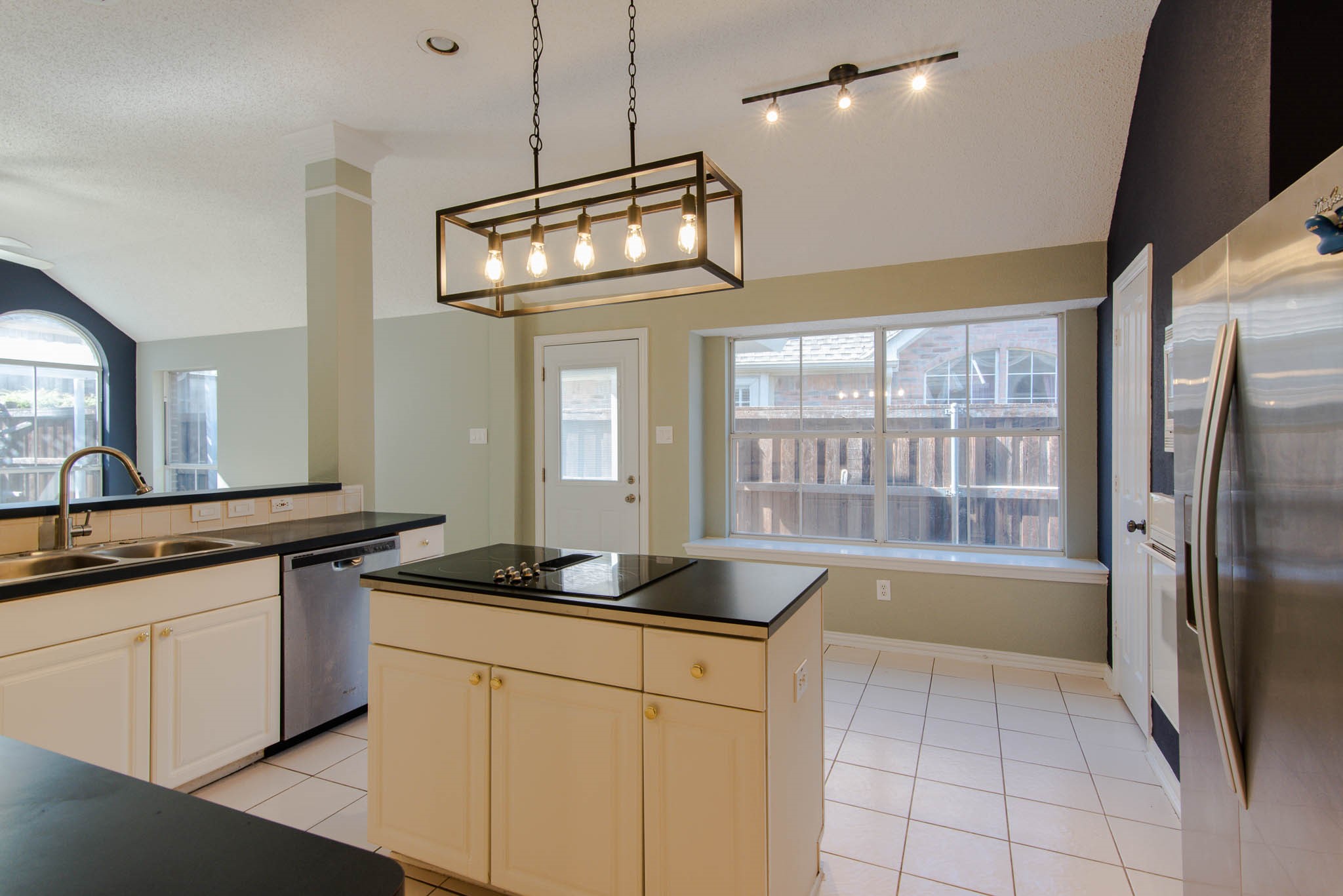 9321 Western Trail Irving TX 75063