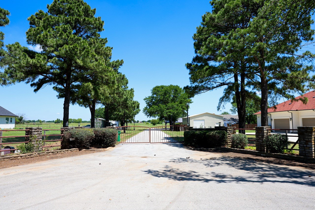 10575 Friendship Road Pilot Point TX 76258