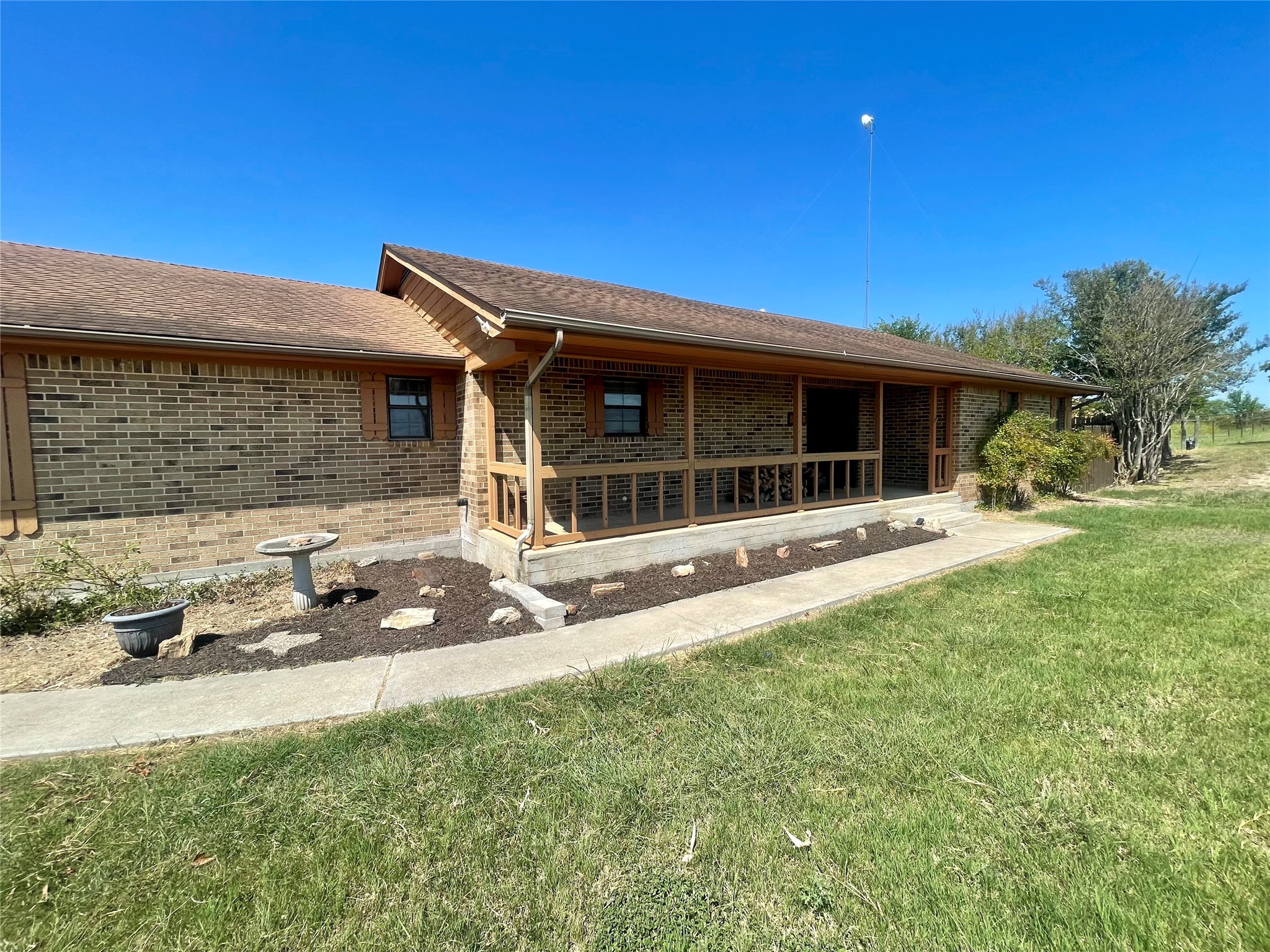 1306 Fm 1331 Thorndale TX 76577