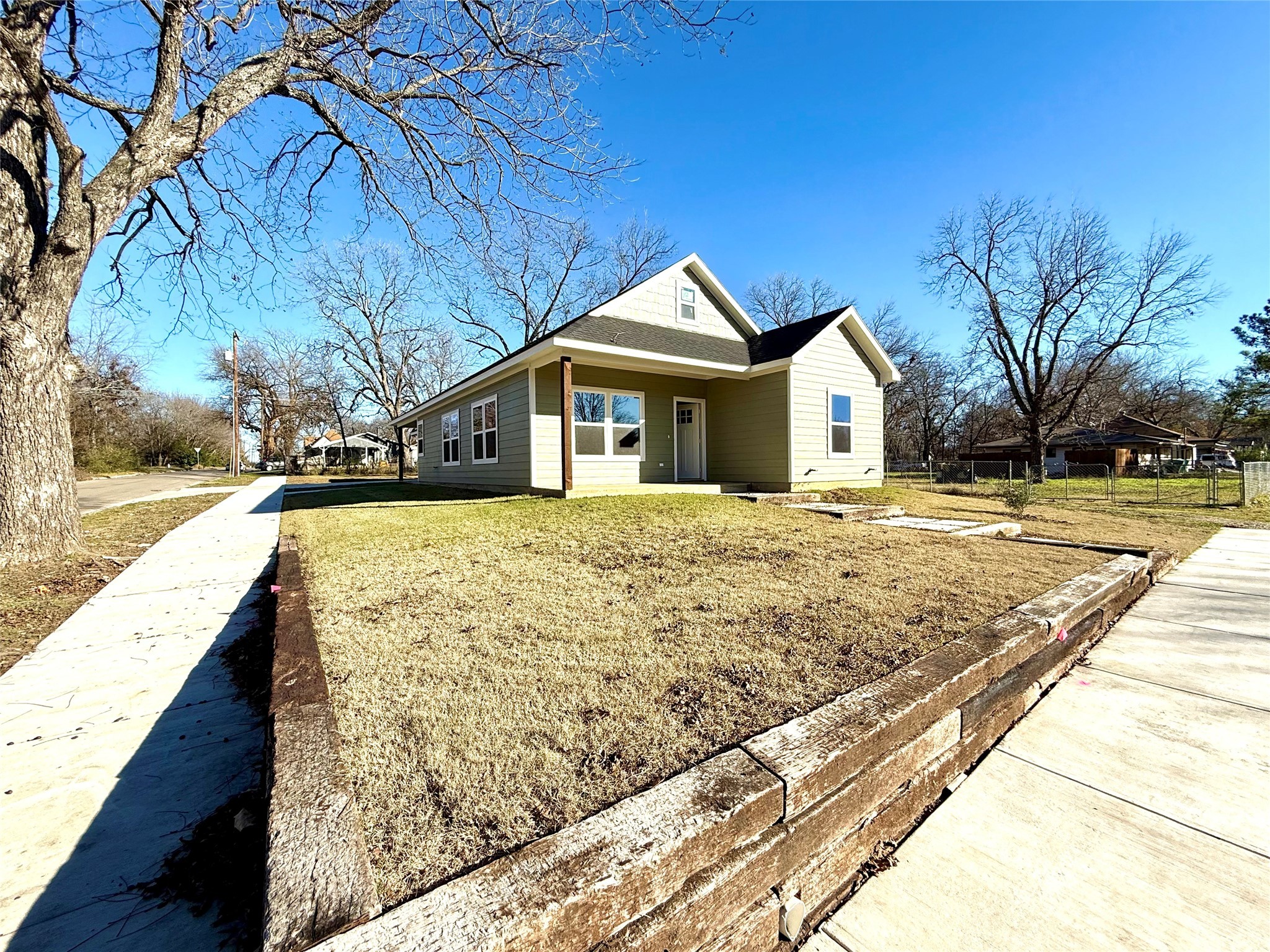 901 S Throckmorton Street Sherman TX 75090