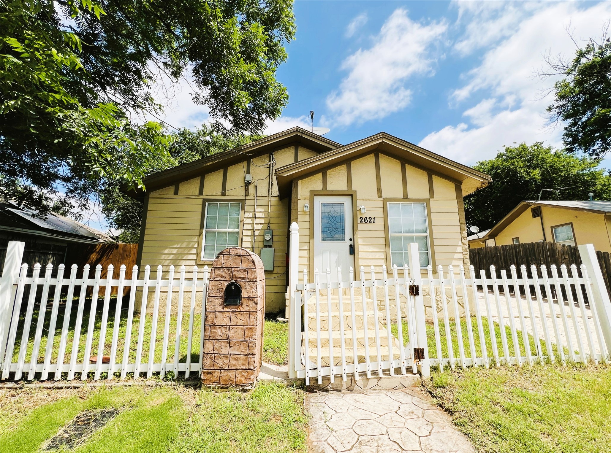 2621 E 12th Street Fort Worth TX 76111
