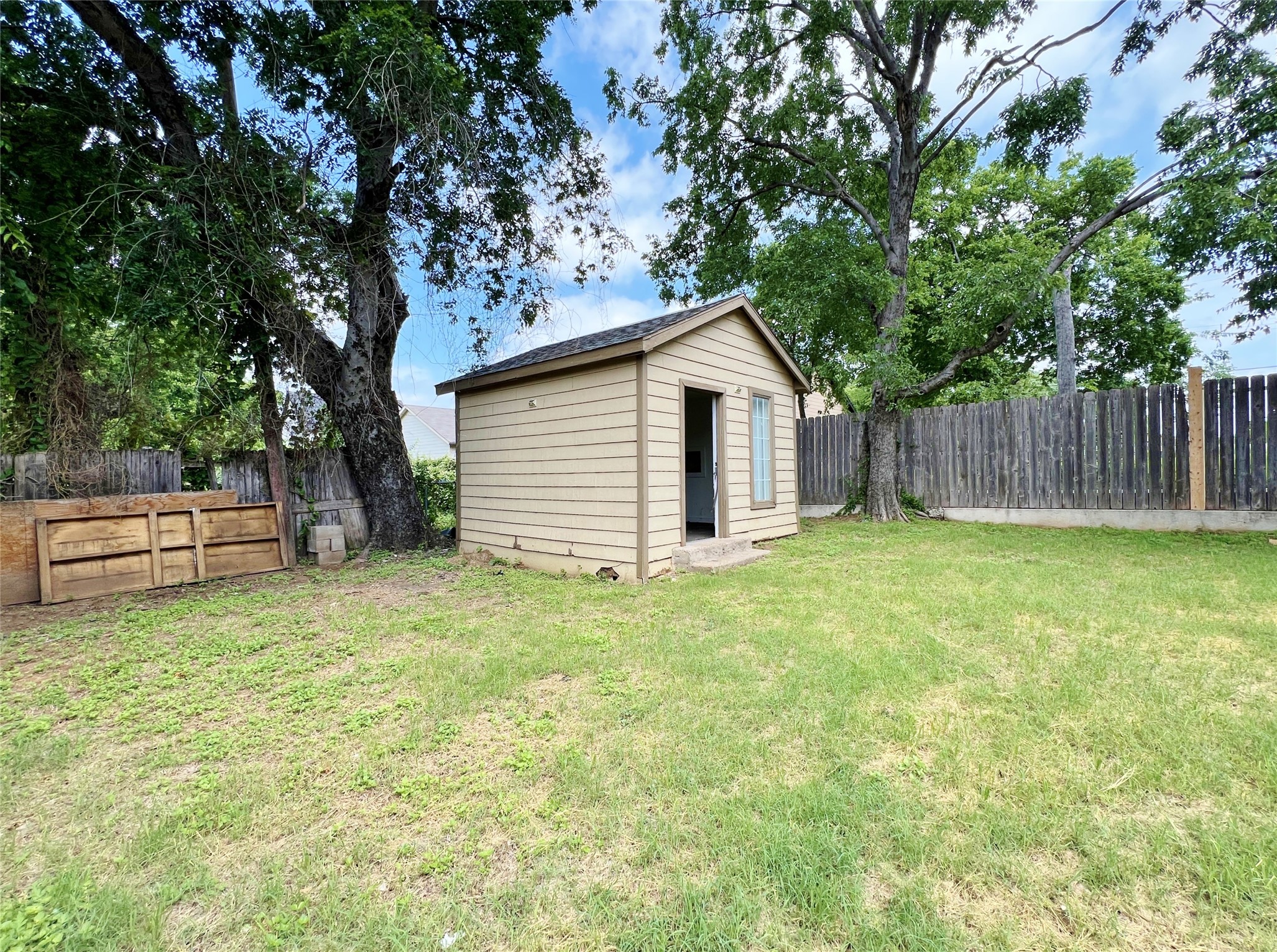 2621 E 12th Street Fort Worth TX 76111