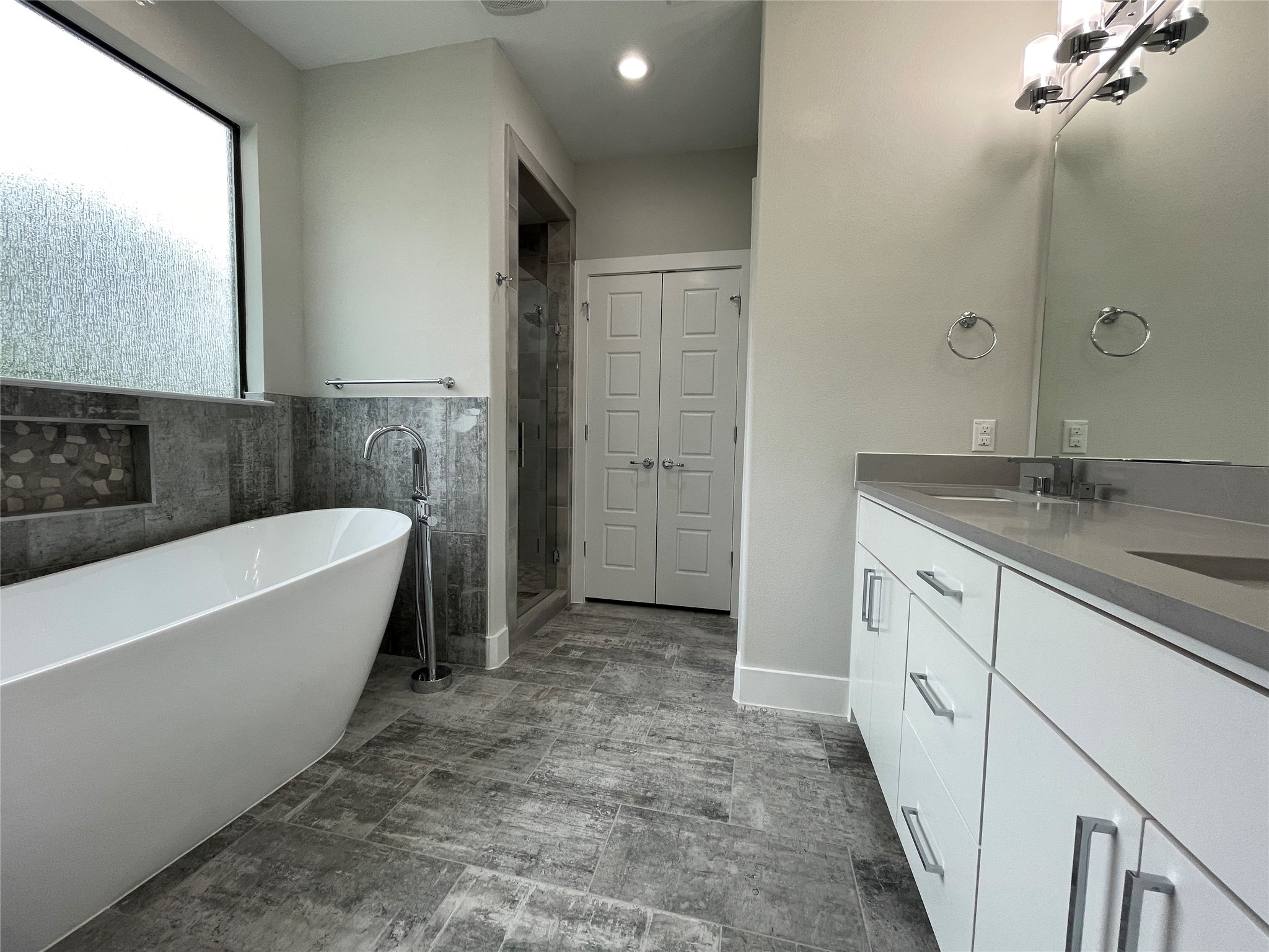 2417 N Winnetka Avenue Dallas TX 75212