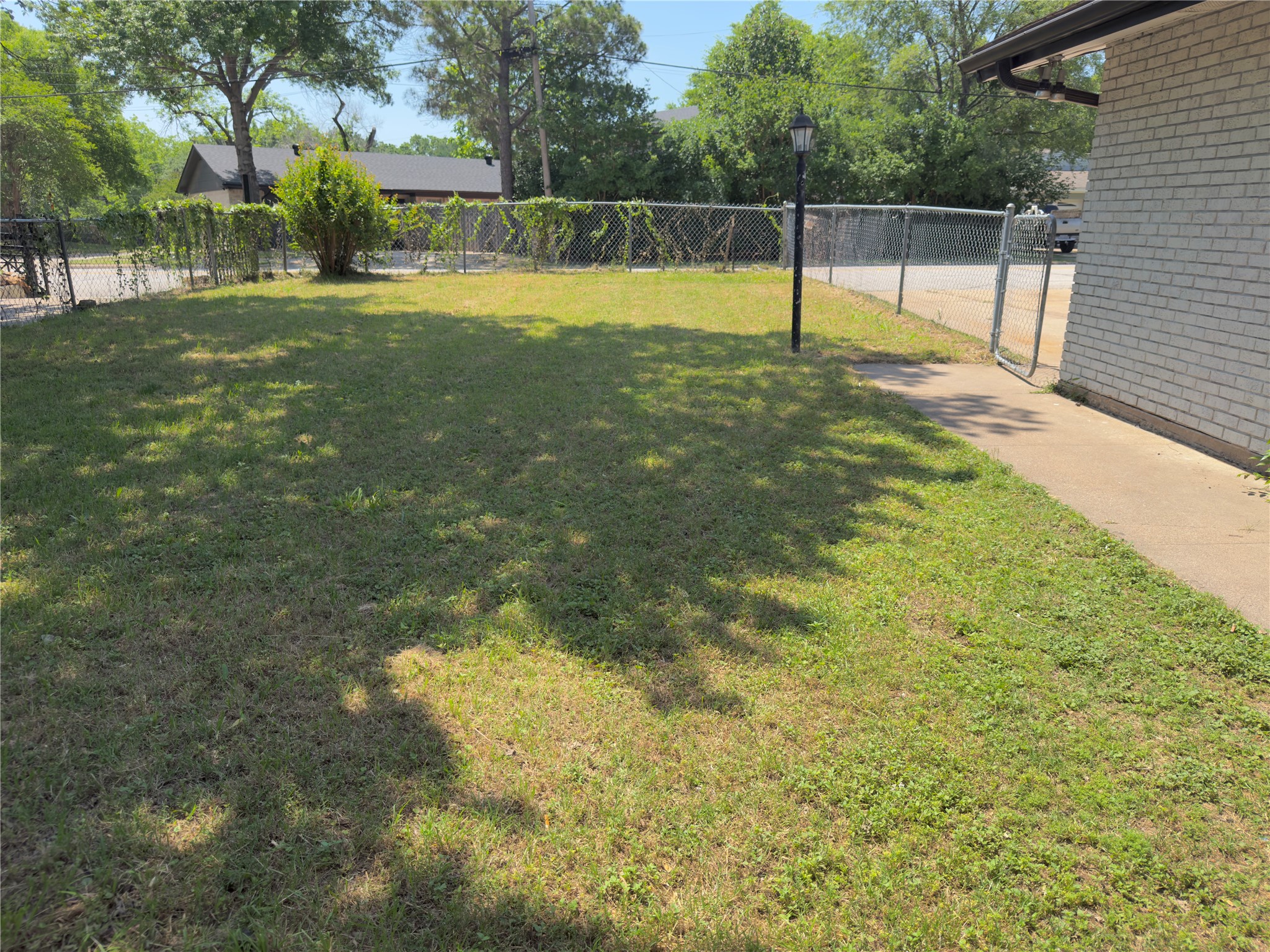 1617 E Union Bower Road Irving TX 75061