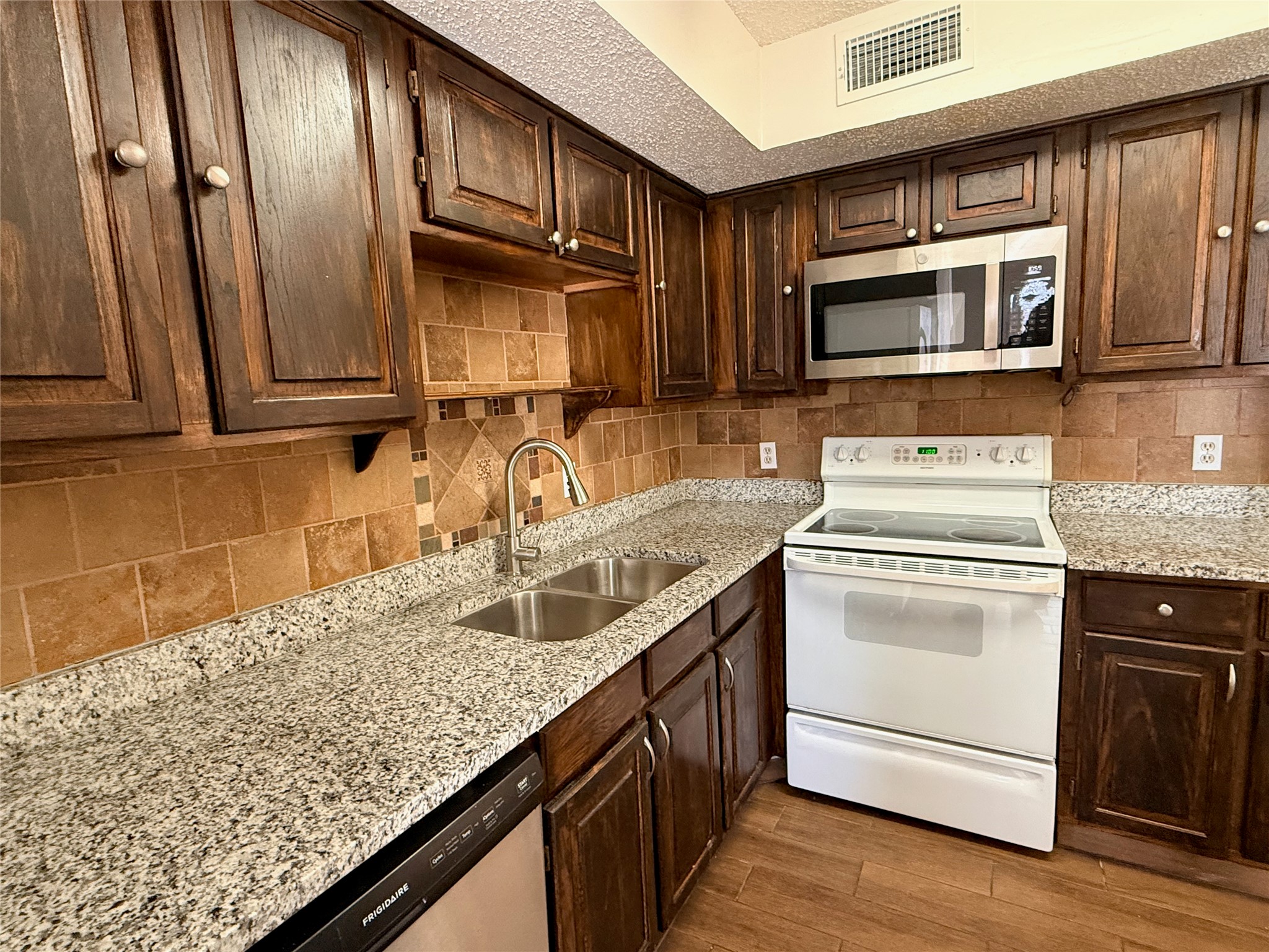 2300 Bamboo Drive Arlington TX 76006