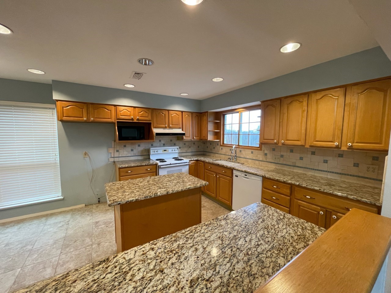 1905 Fox Hill Court Arlington TX 76015