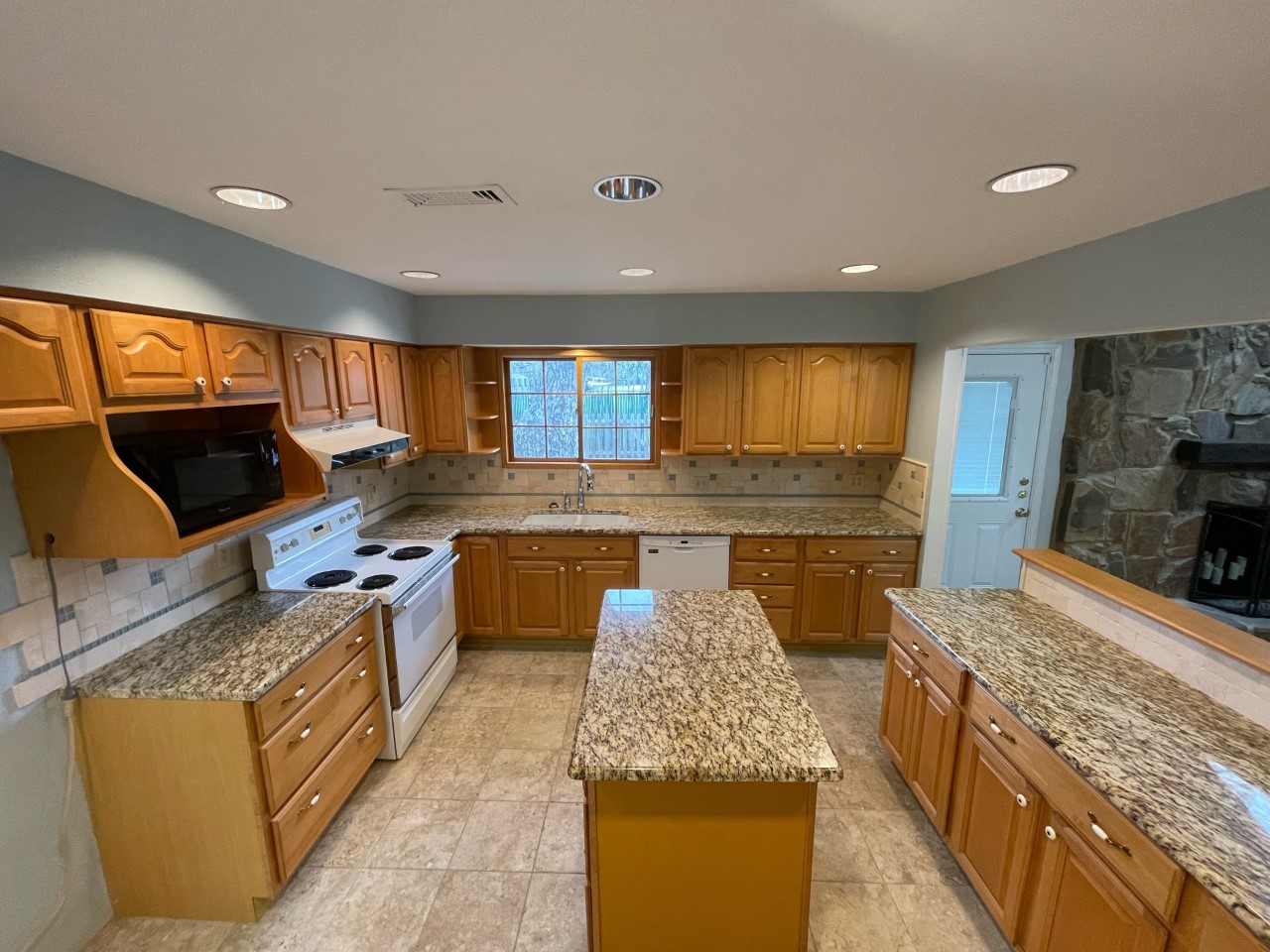 1905 Fox Hill Court Arlington TX 76015