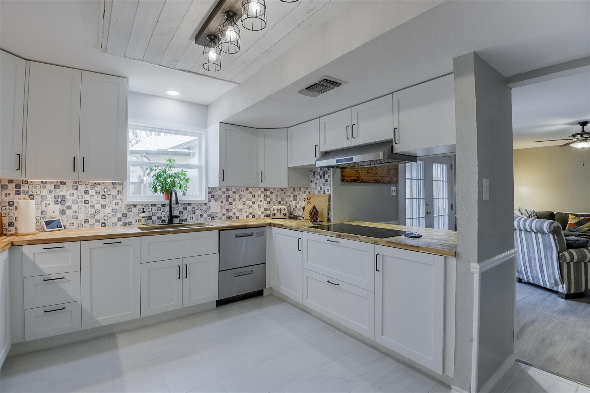 2205 Prestonwood Drive Arlington TX 76012