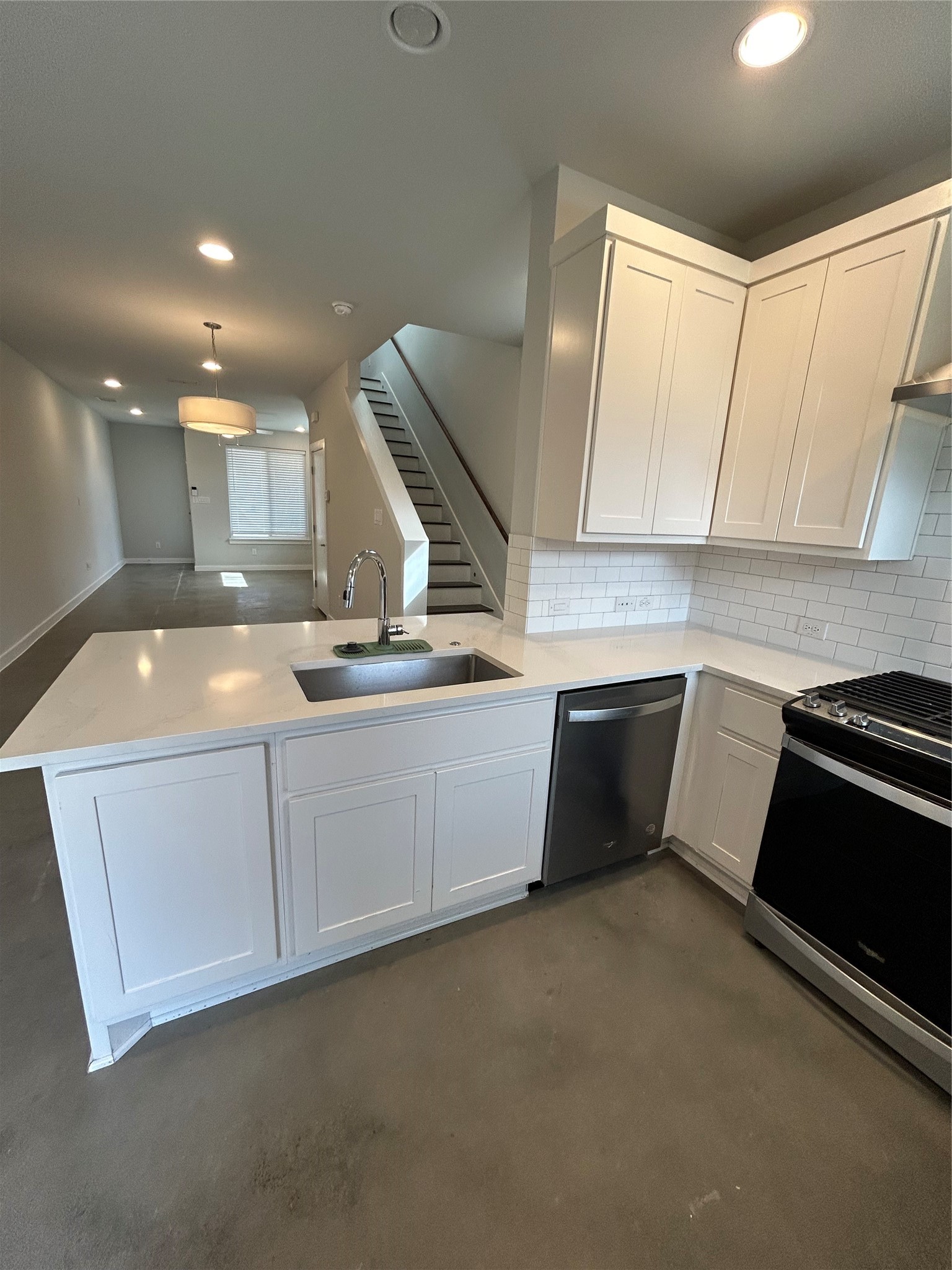 1293 Clifftop Lane Dallas TX 75208