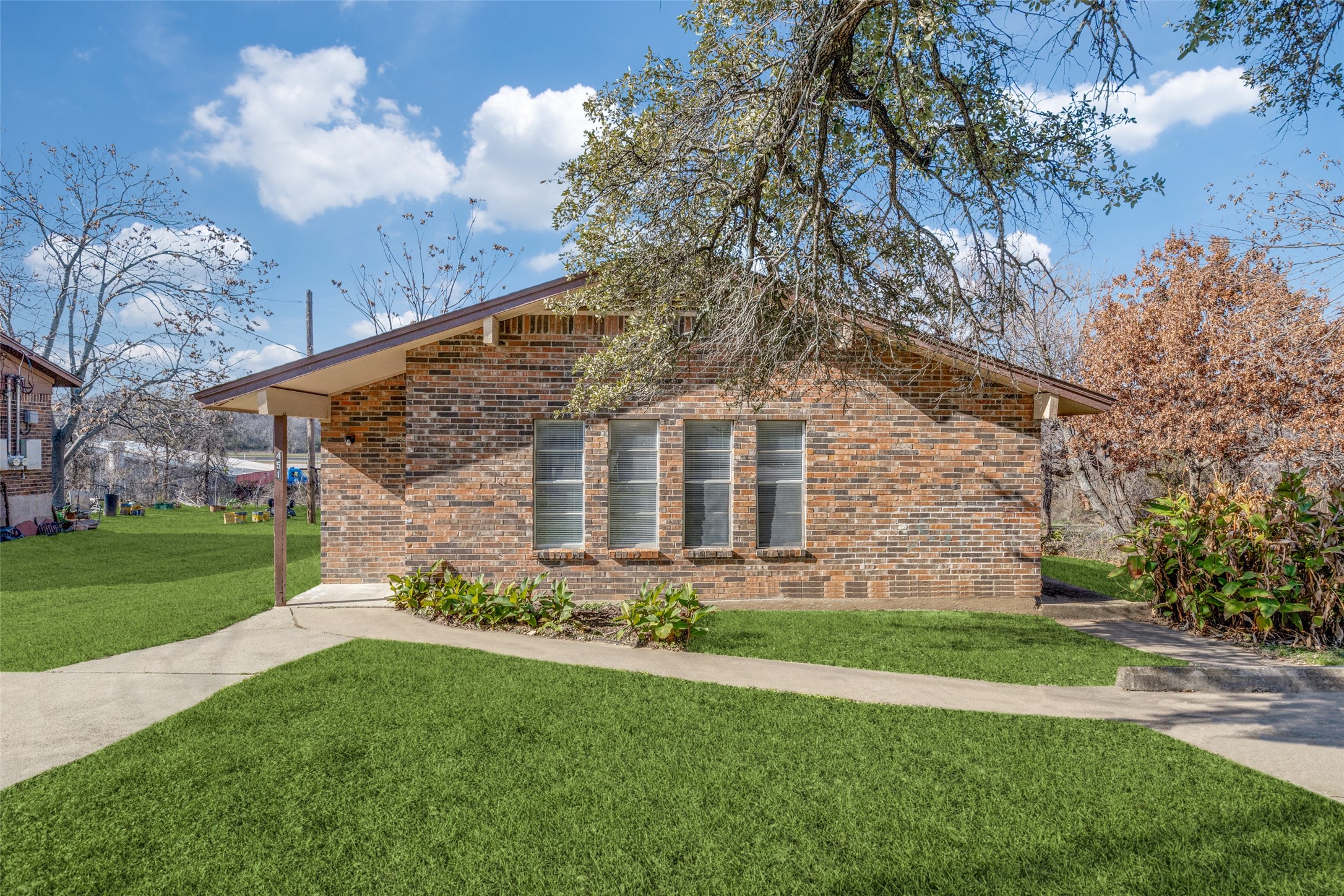 453 Wilshire Avenue Azle TX 76020