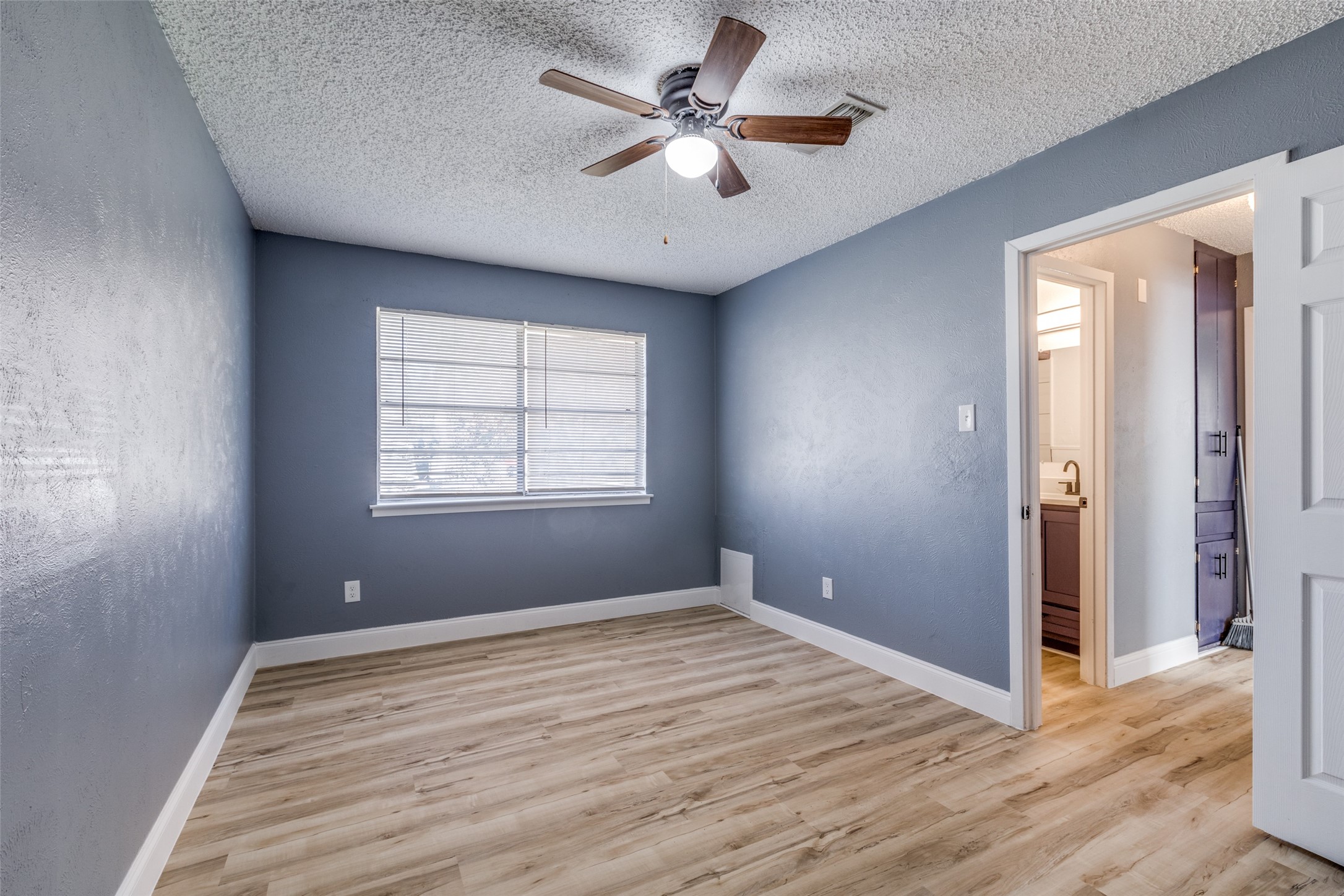 453 Wilshire Avenue Azle TX 76020