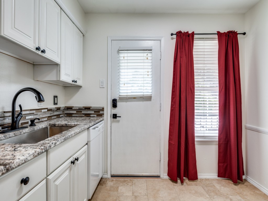 10216 Regal Oaks Drive Dallas TX 75230