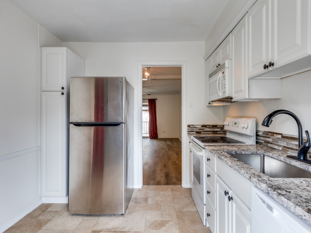 10216 Regal Oaks Drive Dallas TX 75230