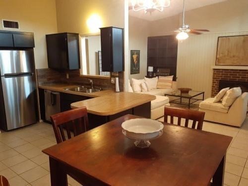2714 Mccart Avenue Fort Worth TX 76110