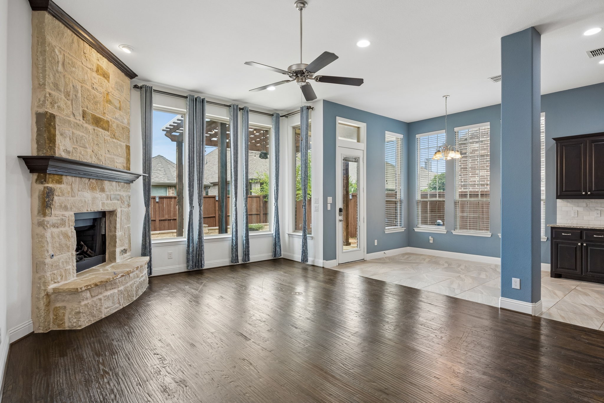 404 Warwick Boulevard Lewisville TX 75056