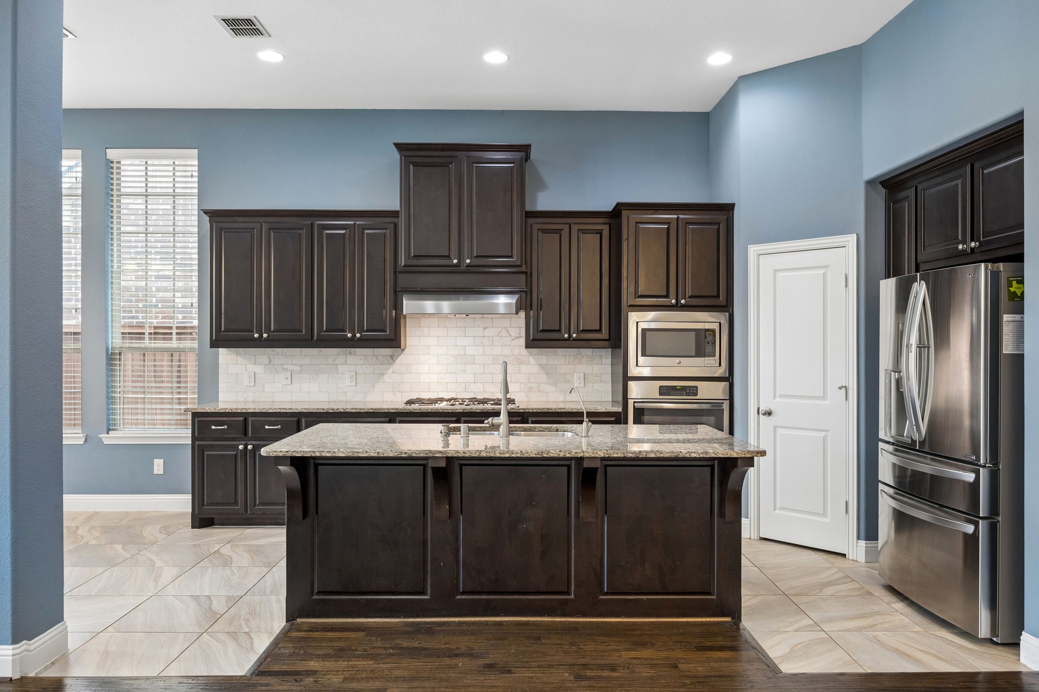 404 Warwick Boulevard Lewisville TX 75056