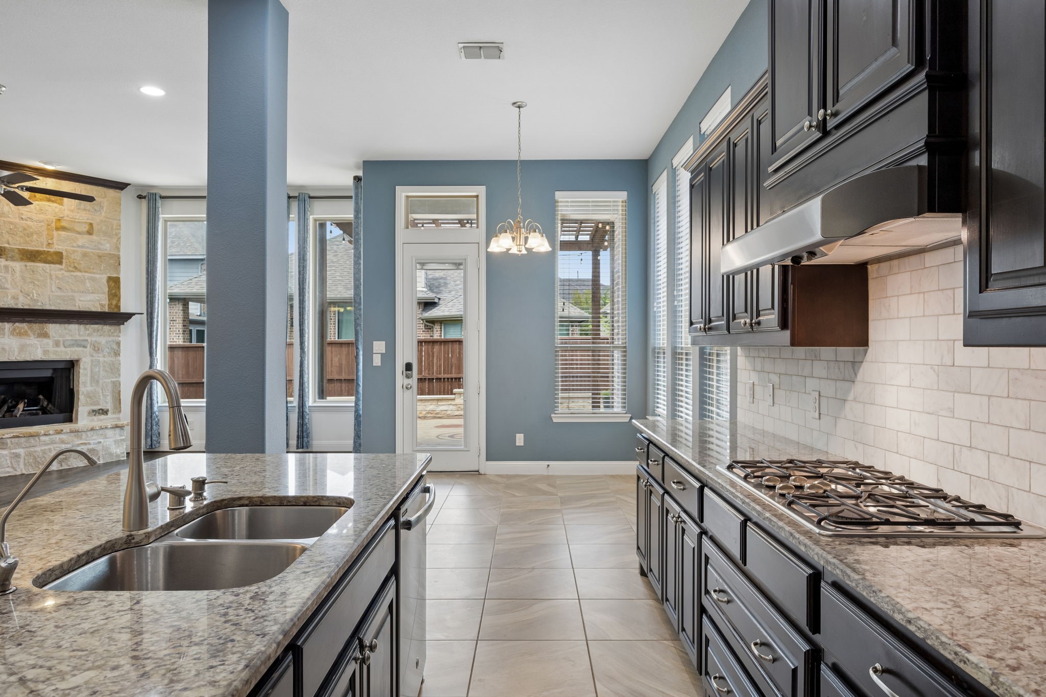 404 Warwick Boulevard Lewisville TX 75056
