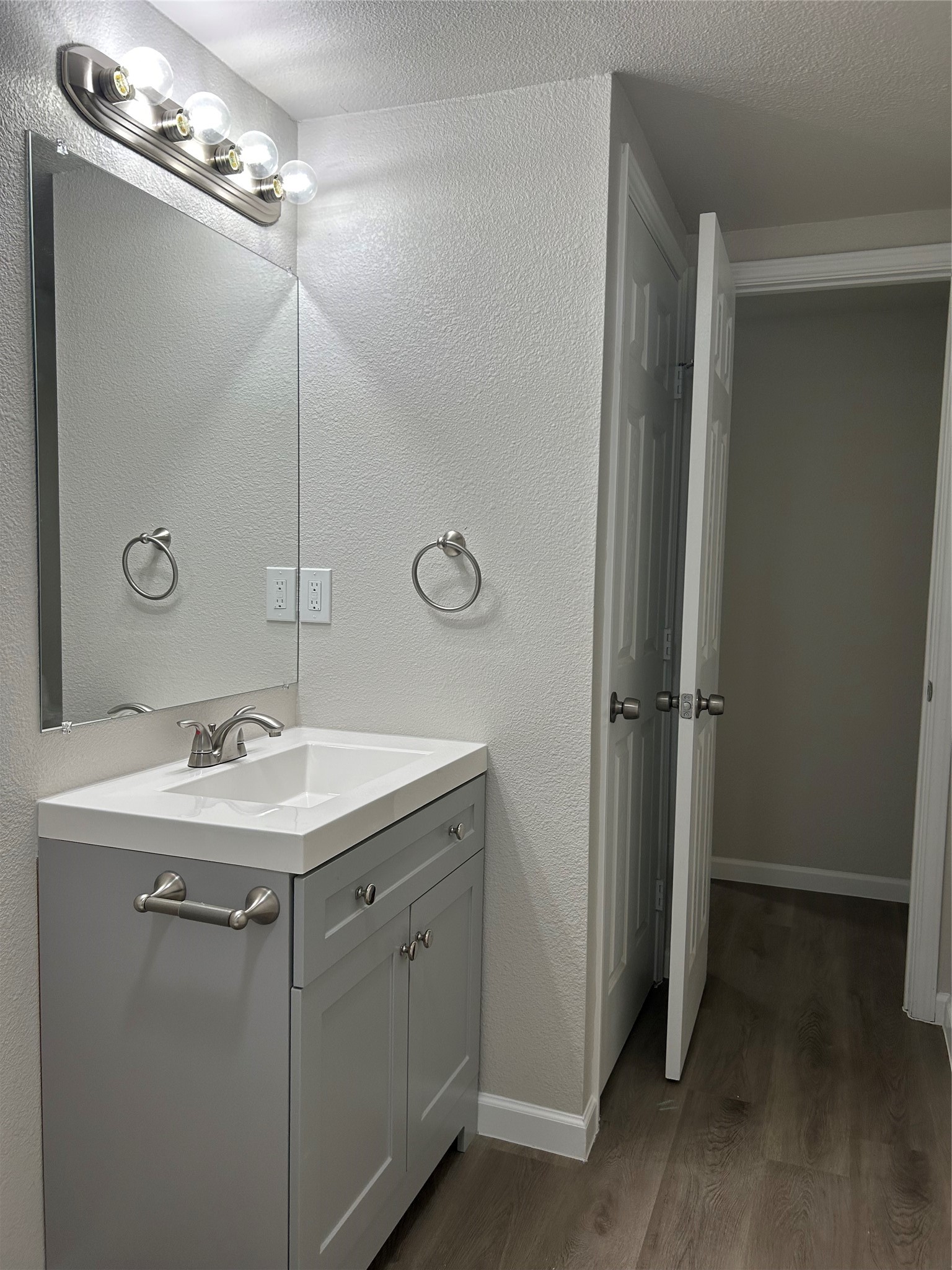 407 N Justin Avenue Dallas TX 75211