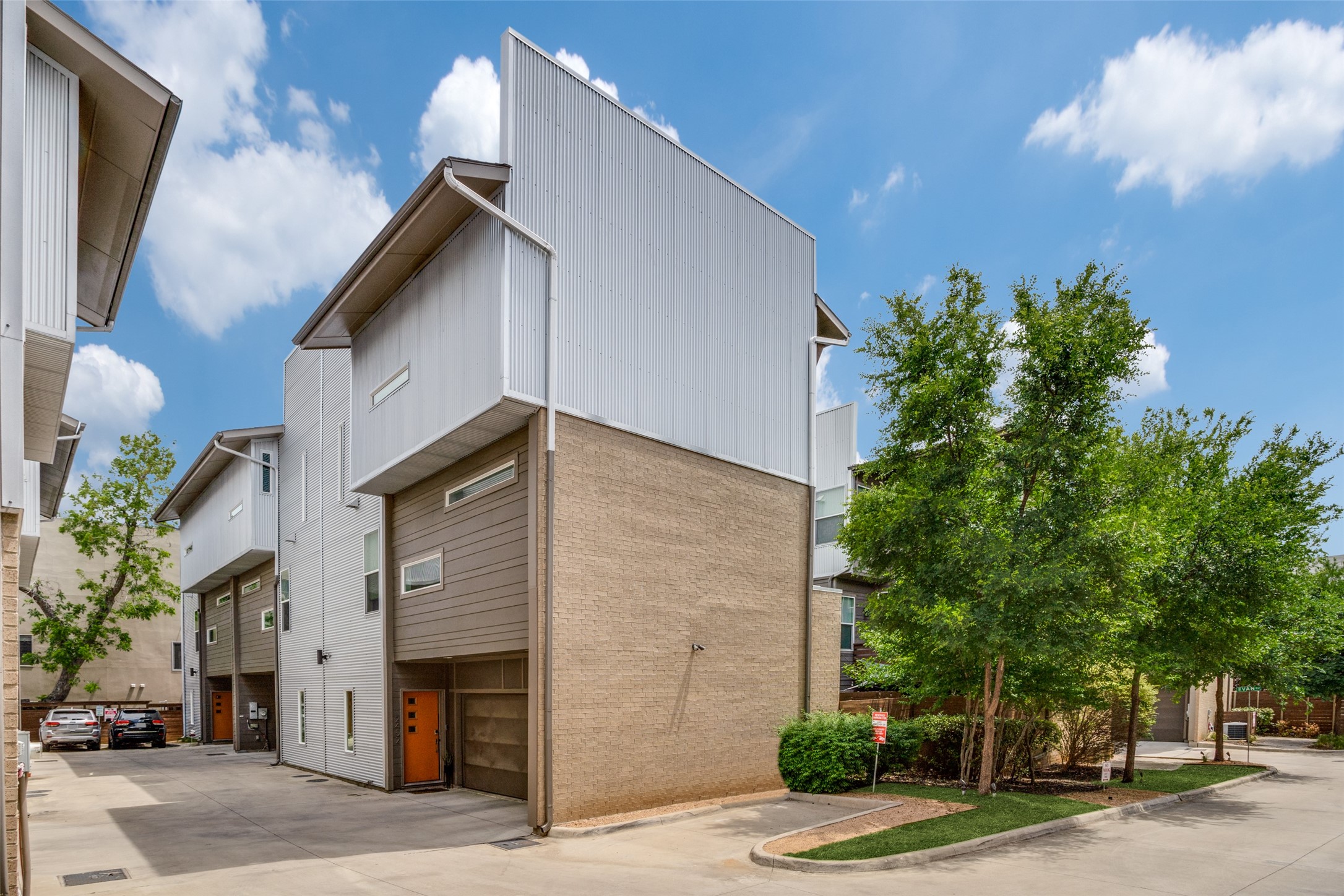 2452 Thatcher Drive Dallas TX 75206