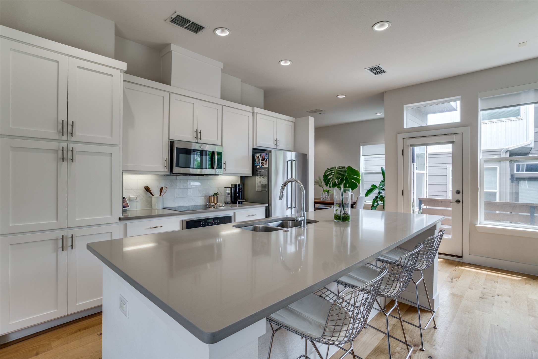 2452 Thatcher Drive Dallas TX 75206