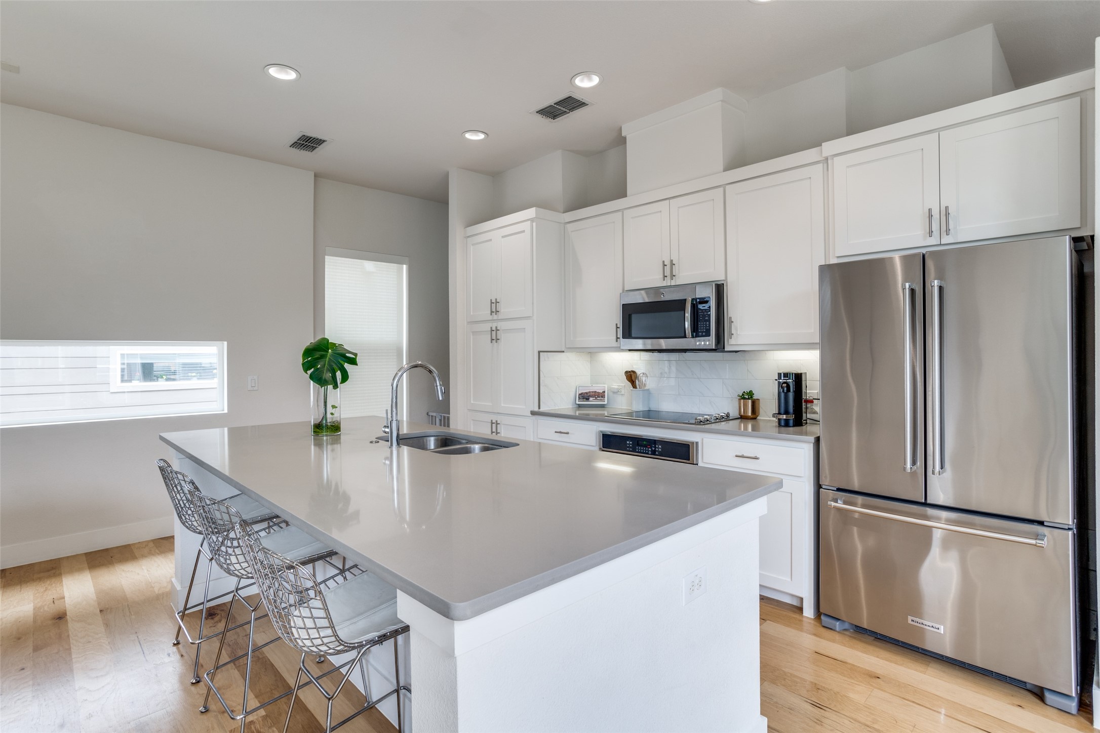 2452 Thatcher Drive Dallas TX 75206