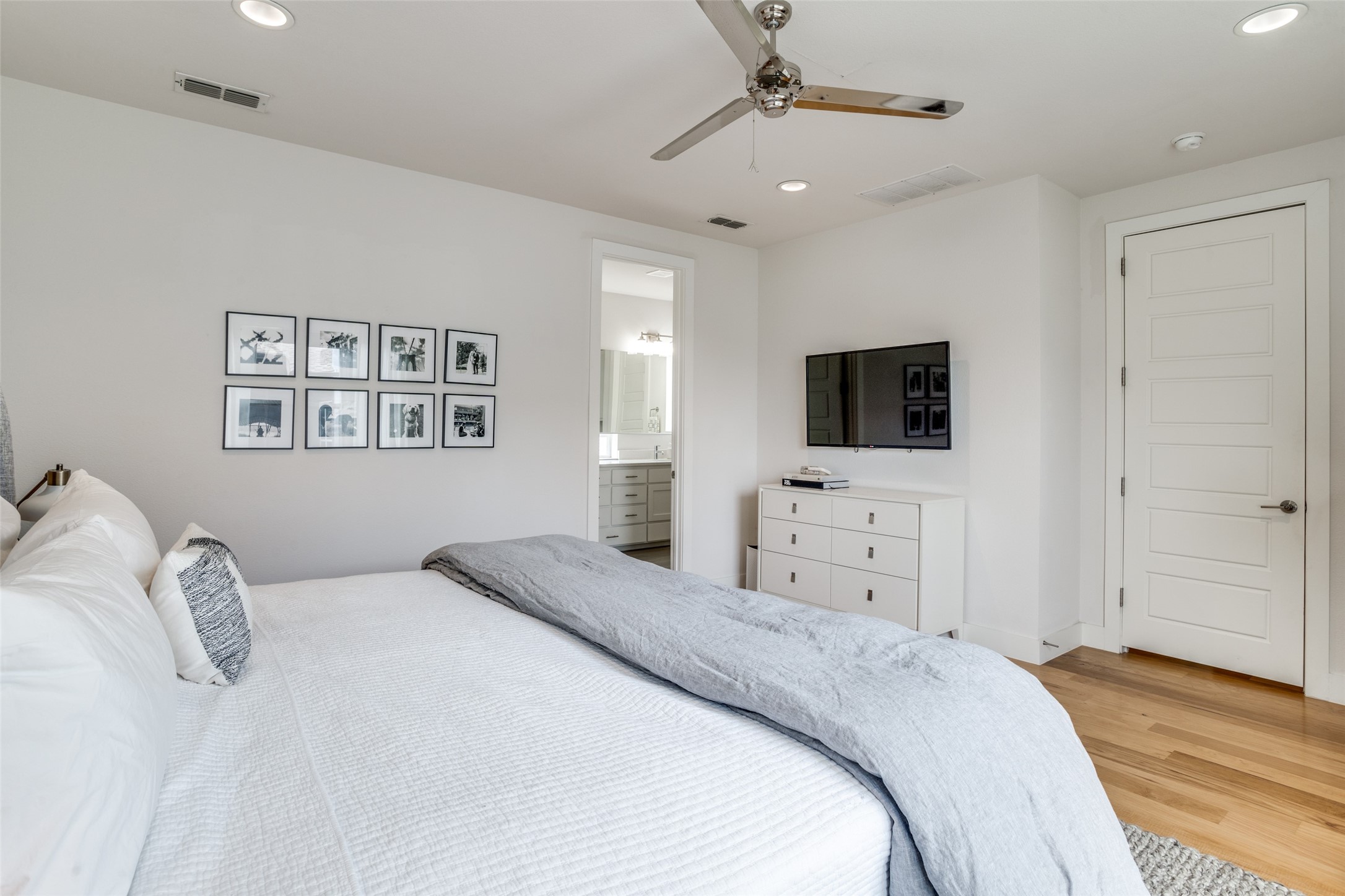 2452 Thatcher Drive Dallas TX 75206
