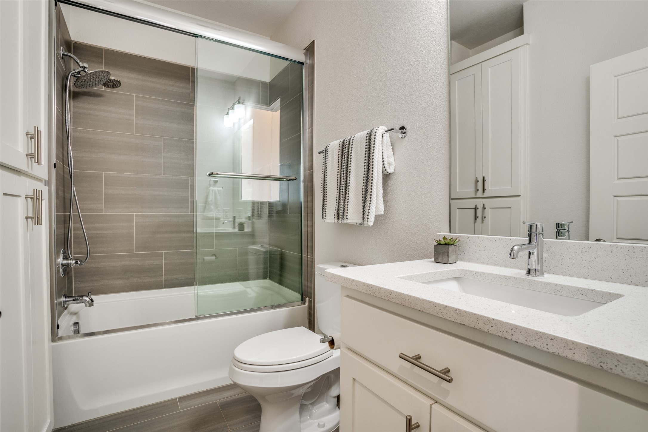 2452 Thatcher Drive Dallas TX 75206