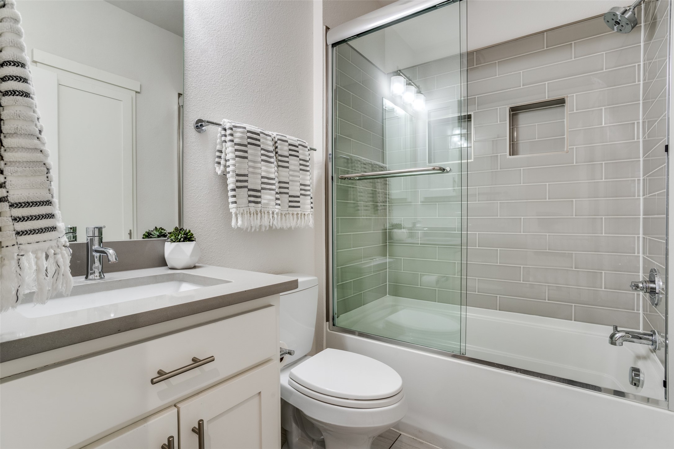 2452 Thatcher Drive Dallas TX 75206