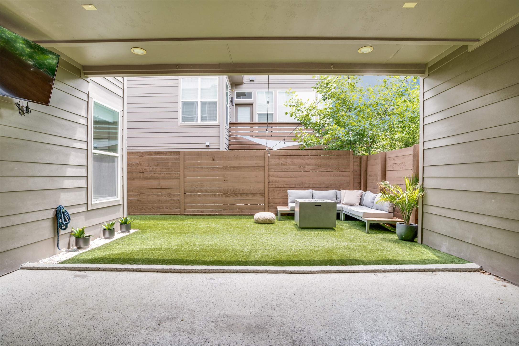 2452 Thatcher Drive Dallas TX 75206