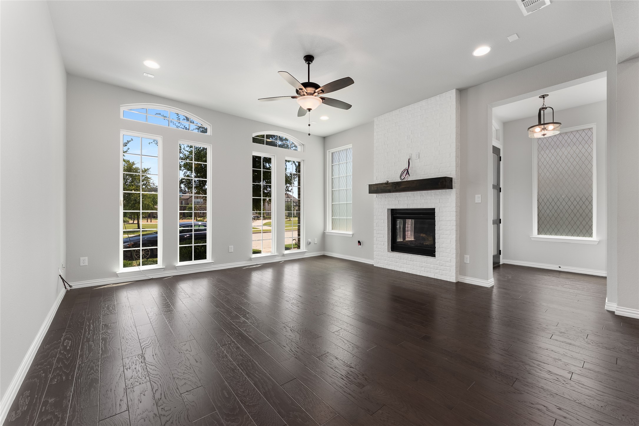 1565 Amesbury Way Farmers Branch TX 75234