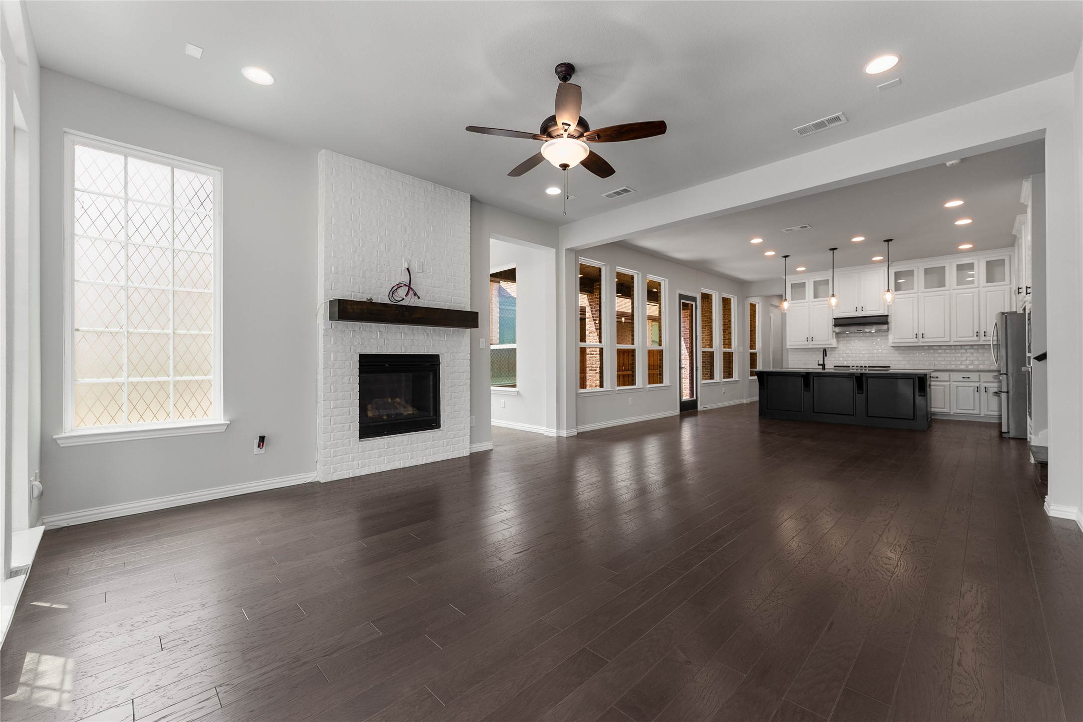 1565 Amesbury Way Farmers Branch TX 75234