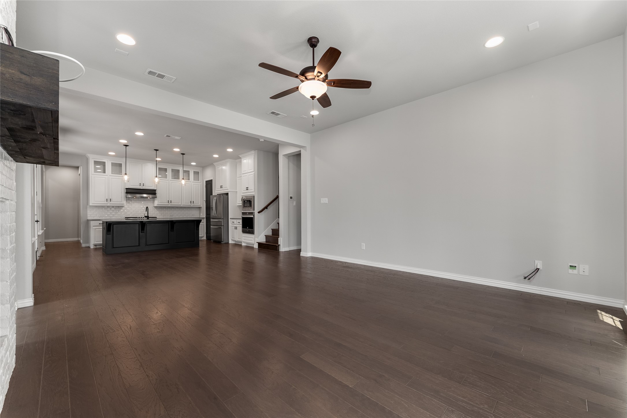 1565 Amesbury Way Farmers Branch TX 75234