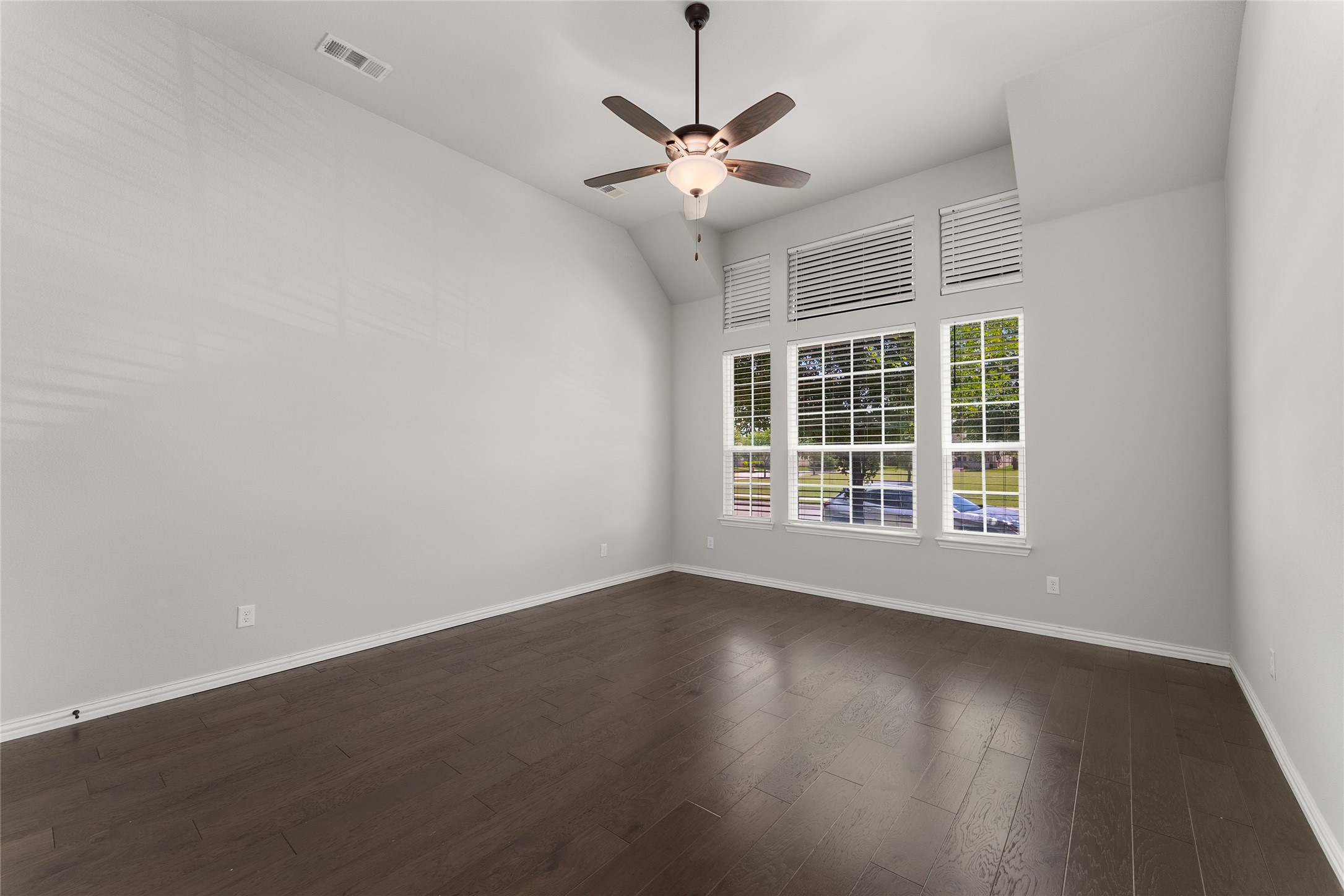 1565 Amesbury Way Farmers Branch TX 75234