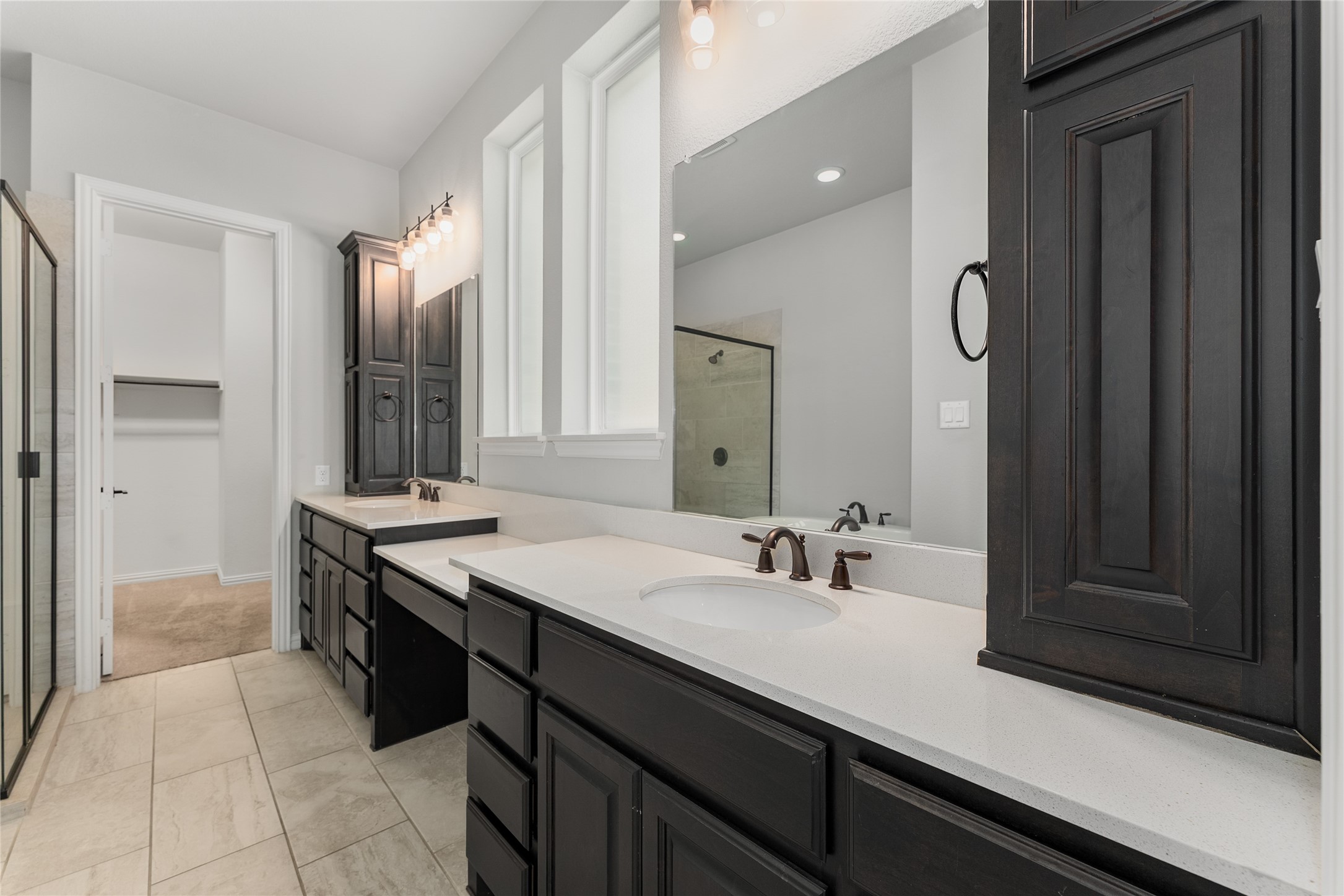 1565 Amesbury Way Farmers Branch TX 75234