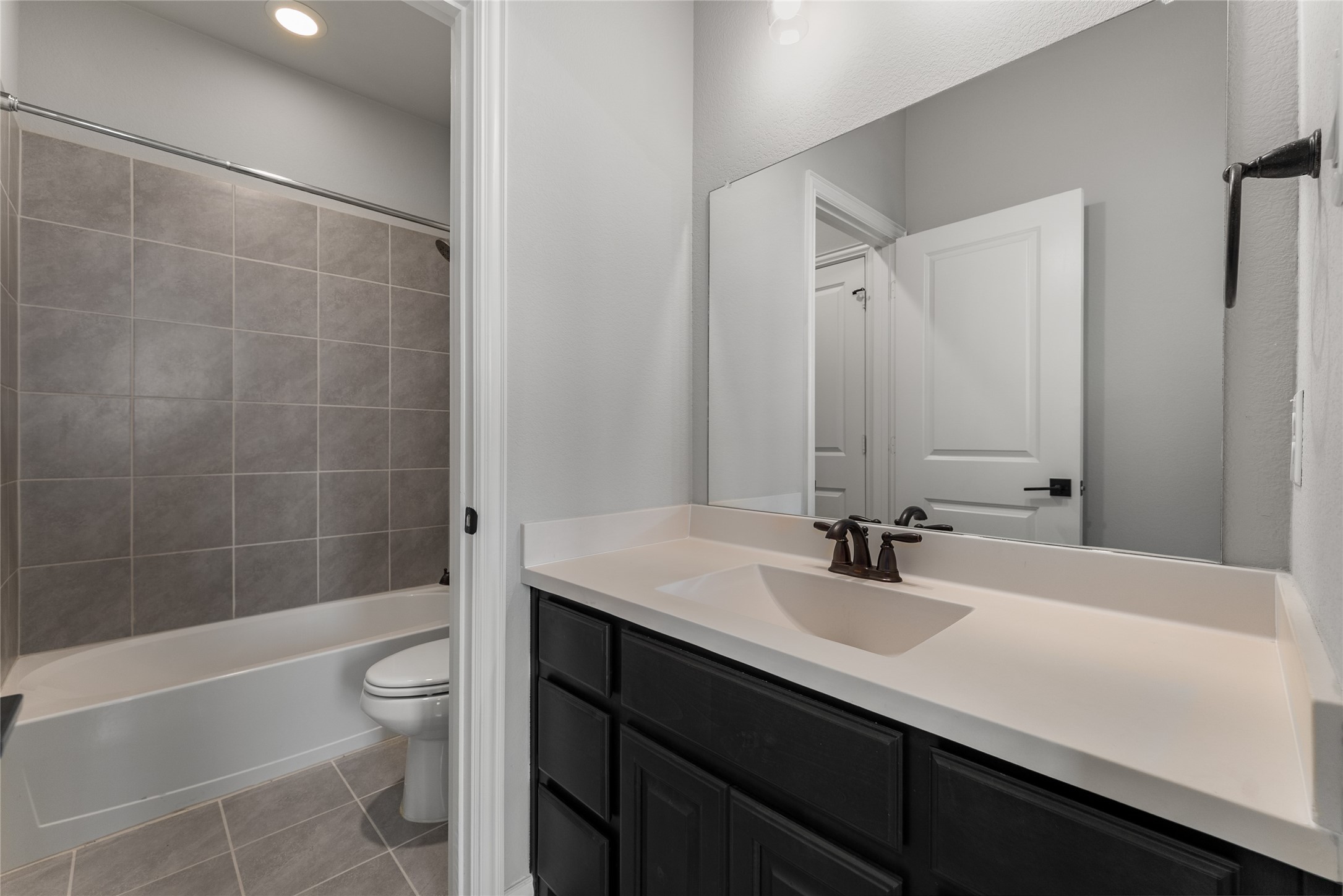 1565 Amesbury Way Farmers Branch TX 75234